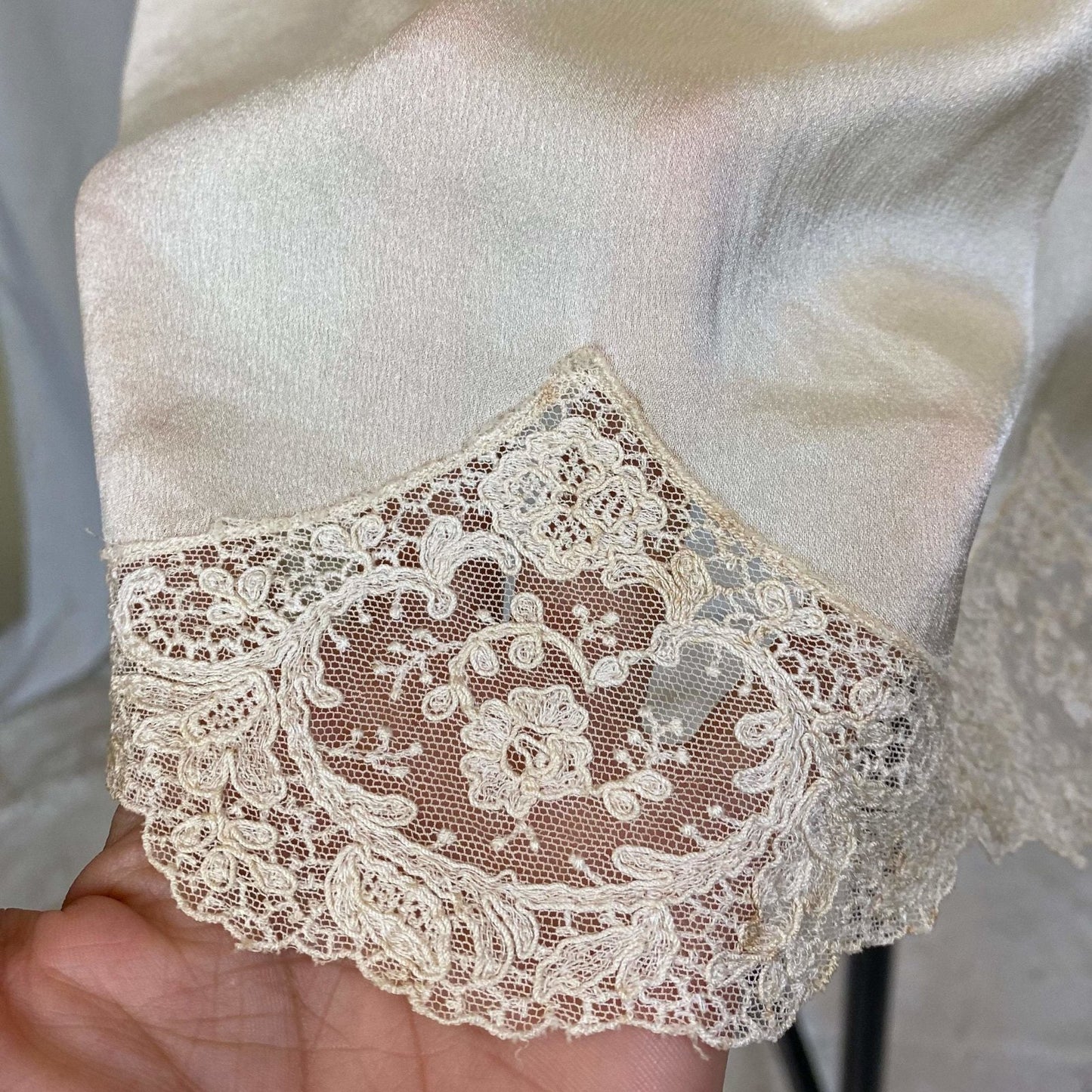 Antique 1920's Chemise Slip | Creamy Champagne Silk with Floral Alençon Lace | Size S, M, LG - Daggers & Dames