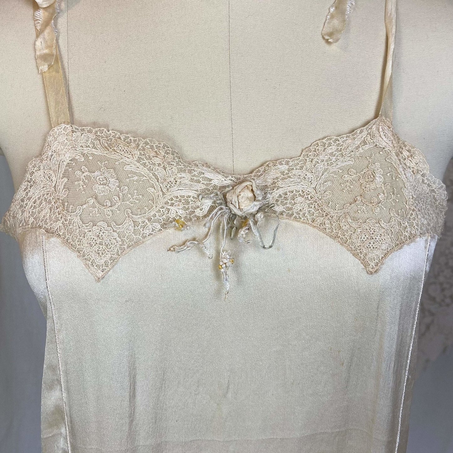Antique 1920's Chemise Slip | Creamy Champagne Silk with Floral Alençon Lace | Size S, M, LG - Daggers & Dames