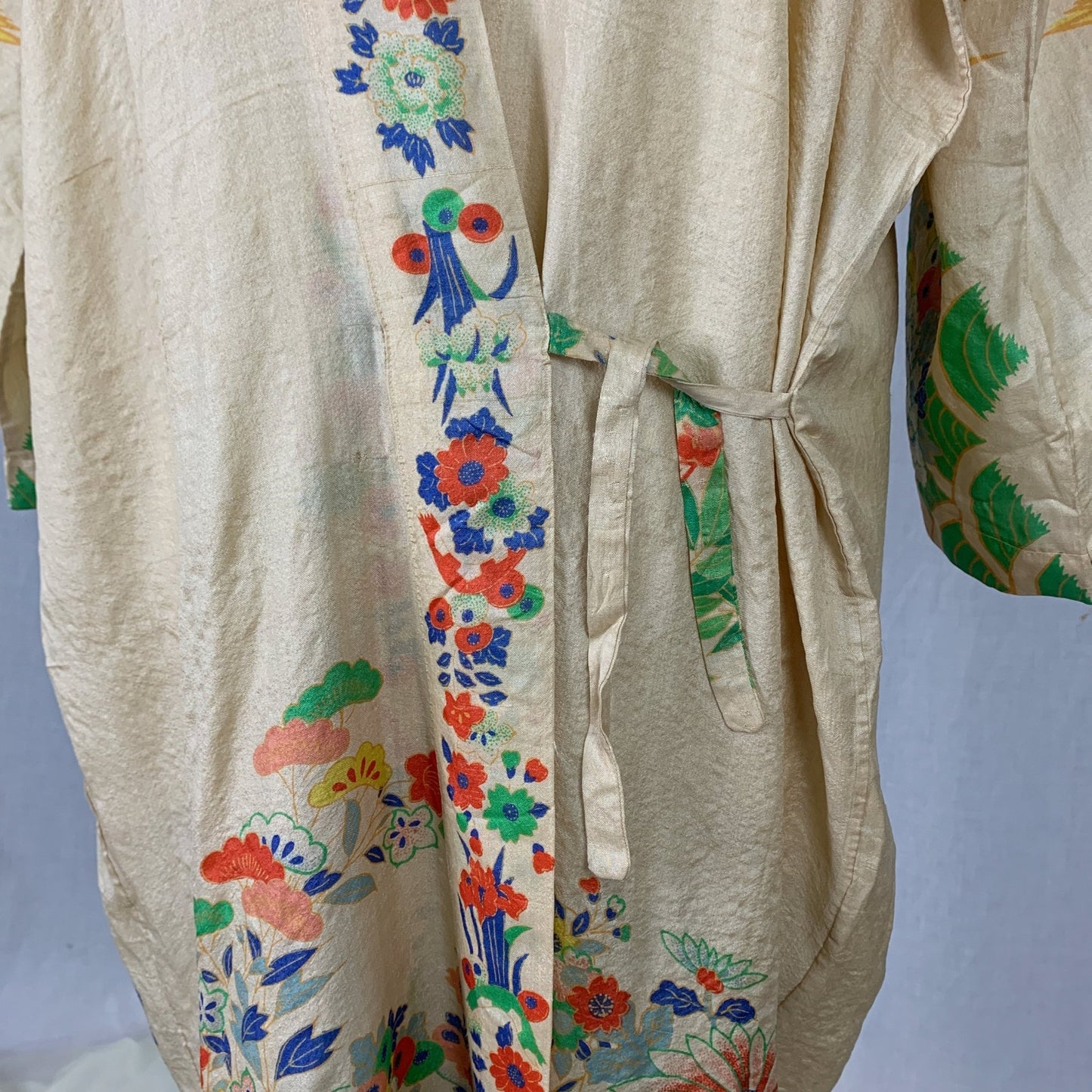 Antique 1920's Japanese Kimono Robe | Natural Pongee Raw Silk with Elaborate Floral Print | Size Free - Daggers & Dames