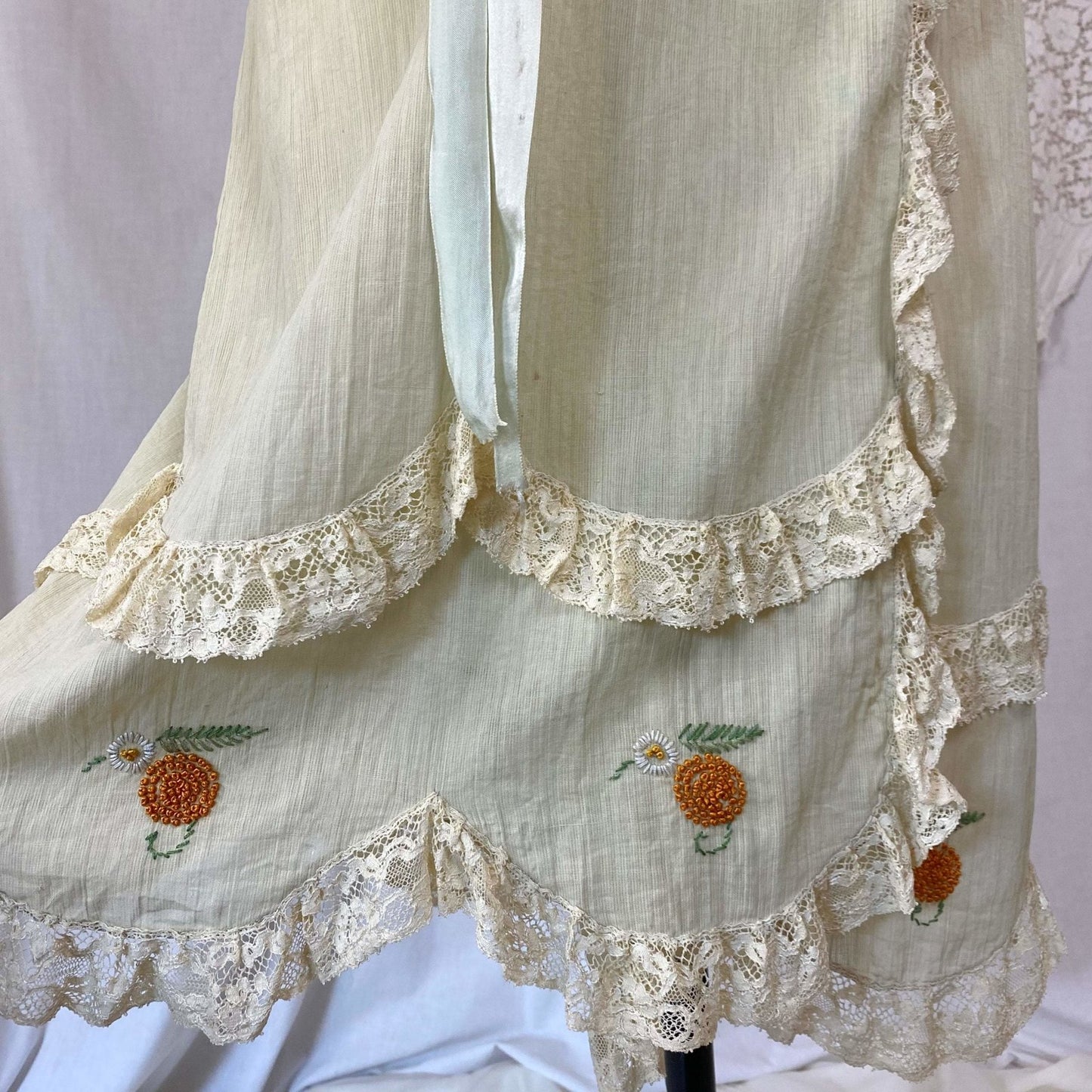 Antique 1920's Robe | Light Sage Green Cotton with Ivory Lace & Floral Embroidery | Size S, M, L - Daggers & Dames