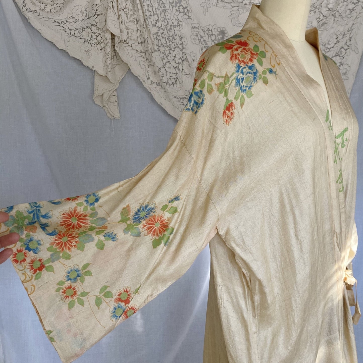 Antique 1920's Robe | Raw Pongee Silk with Bright Floral Print | Size Free | Made in Japan - Daggers & Dames