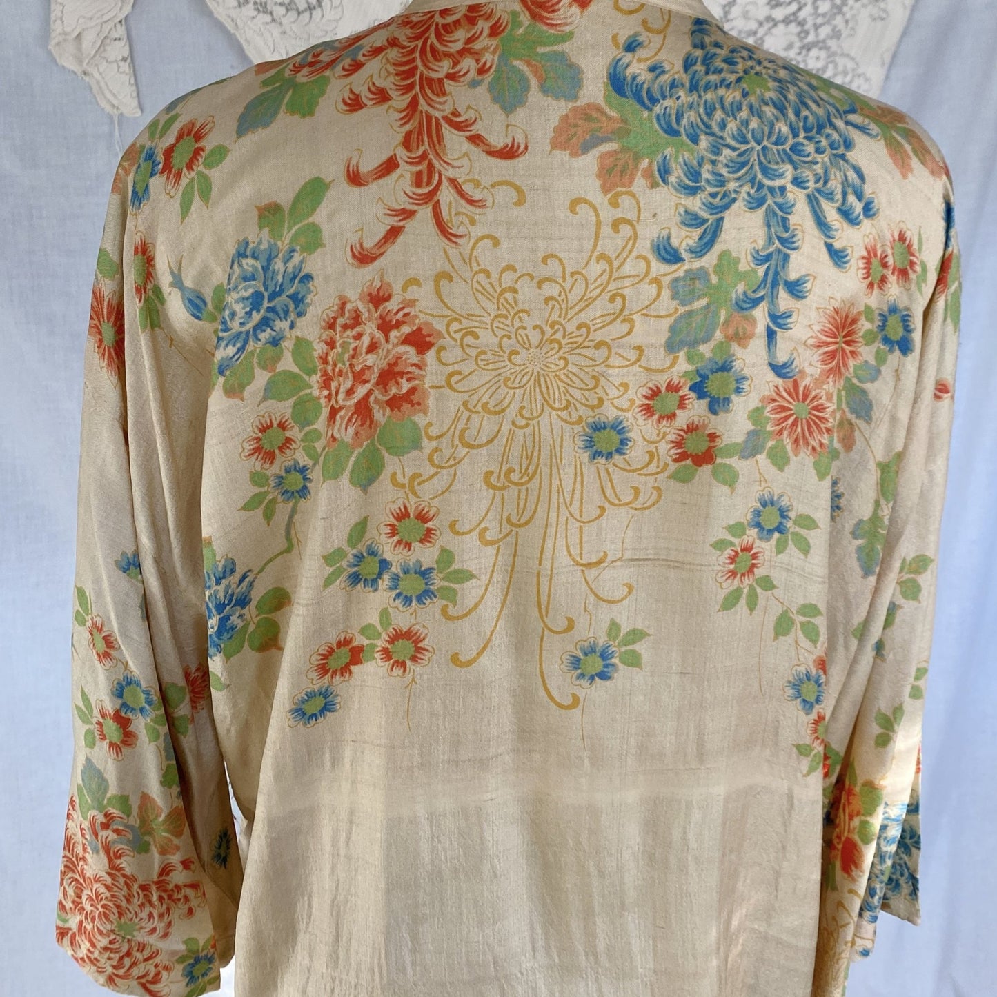 Antique 1920's Robe | Raw Pongee Silk with Bright Floral Print | Size Free | Made in Japan - Daggers & Dames