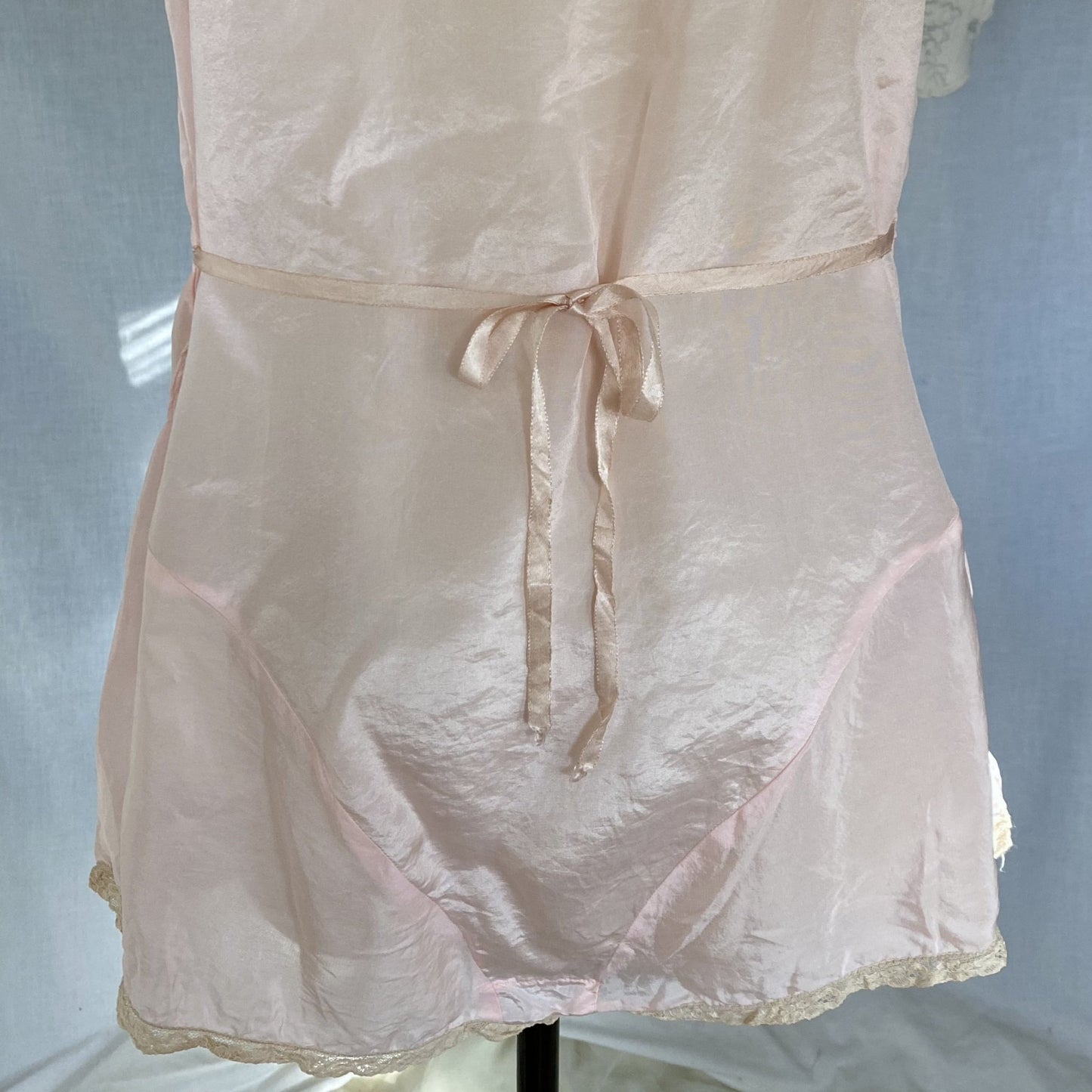Antique 1920's Step In Chemise | Pale Rose Pink Silk Crepe with Satin Floral Appliqué & Nude Lace | Size S - Daggers & Dames