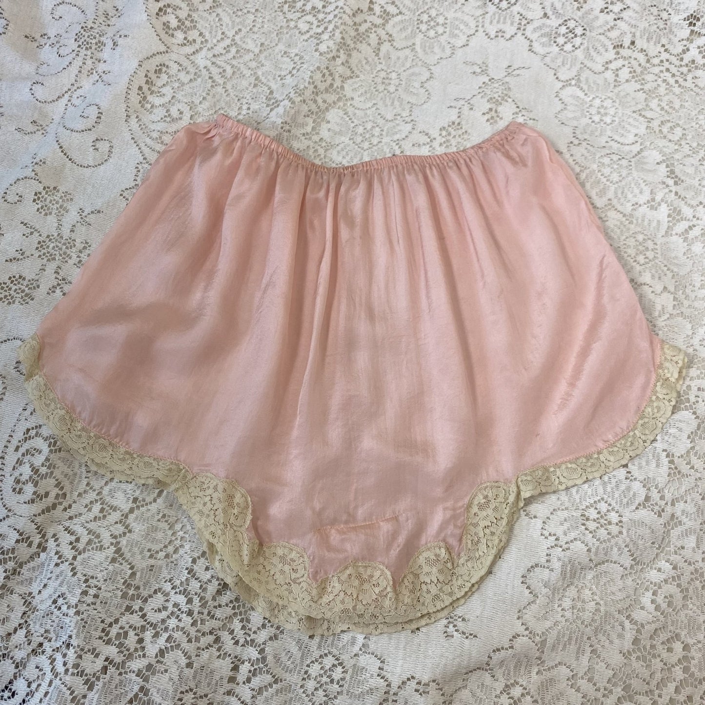 Antique 1920's Tap Pants | Light Baby Pink Silk with Ivory Lace | Size S, M, LG - Daggers & Dames