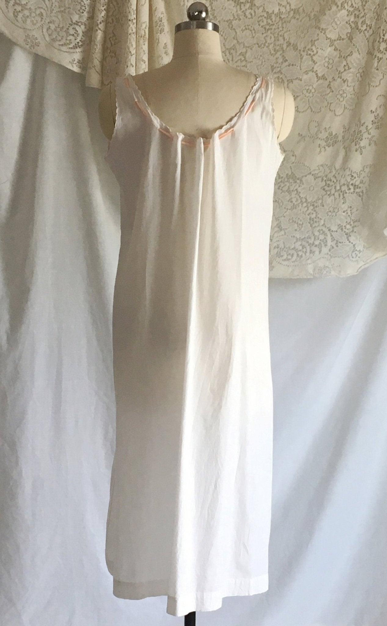 Antique Edwardian 1910's Chemise | White Cotton with Satin Ribbon & Embroidered Collar | Size SM, M, LG - Daggers & Dames