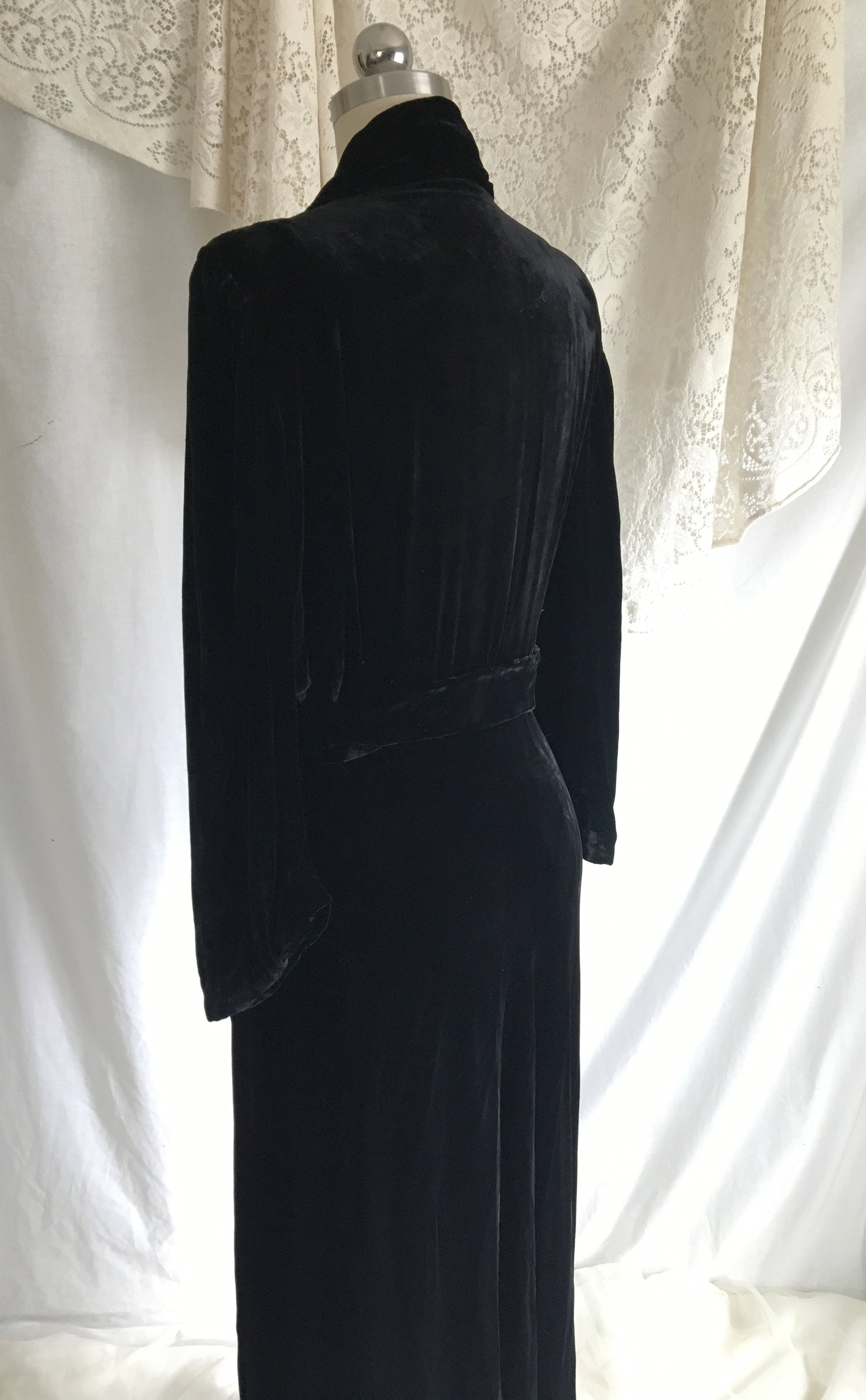 Vintage 1940's Dressing Gown | Black Silk Velvet with Powder Pink Ribbon | Bias Cut Step In Robe | Size S, M, LG