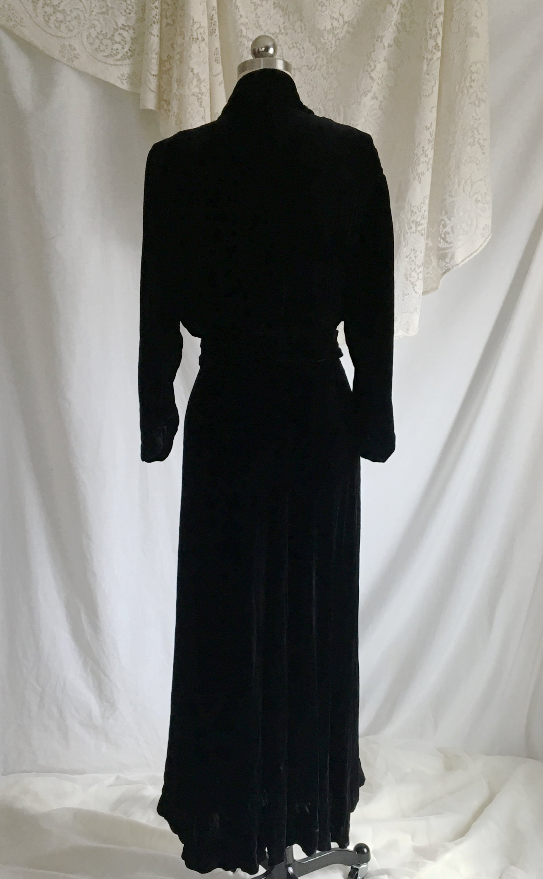 Vintage 1940's Dressing Gown | Black Silk Velvet with Powder Pink Ribbon | Bias Cut Step In Robe | Size S, M, LG