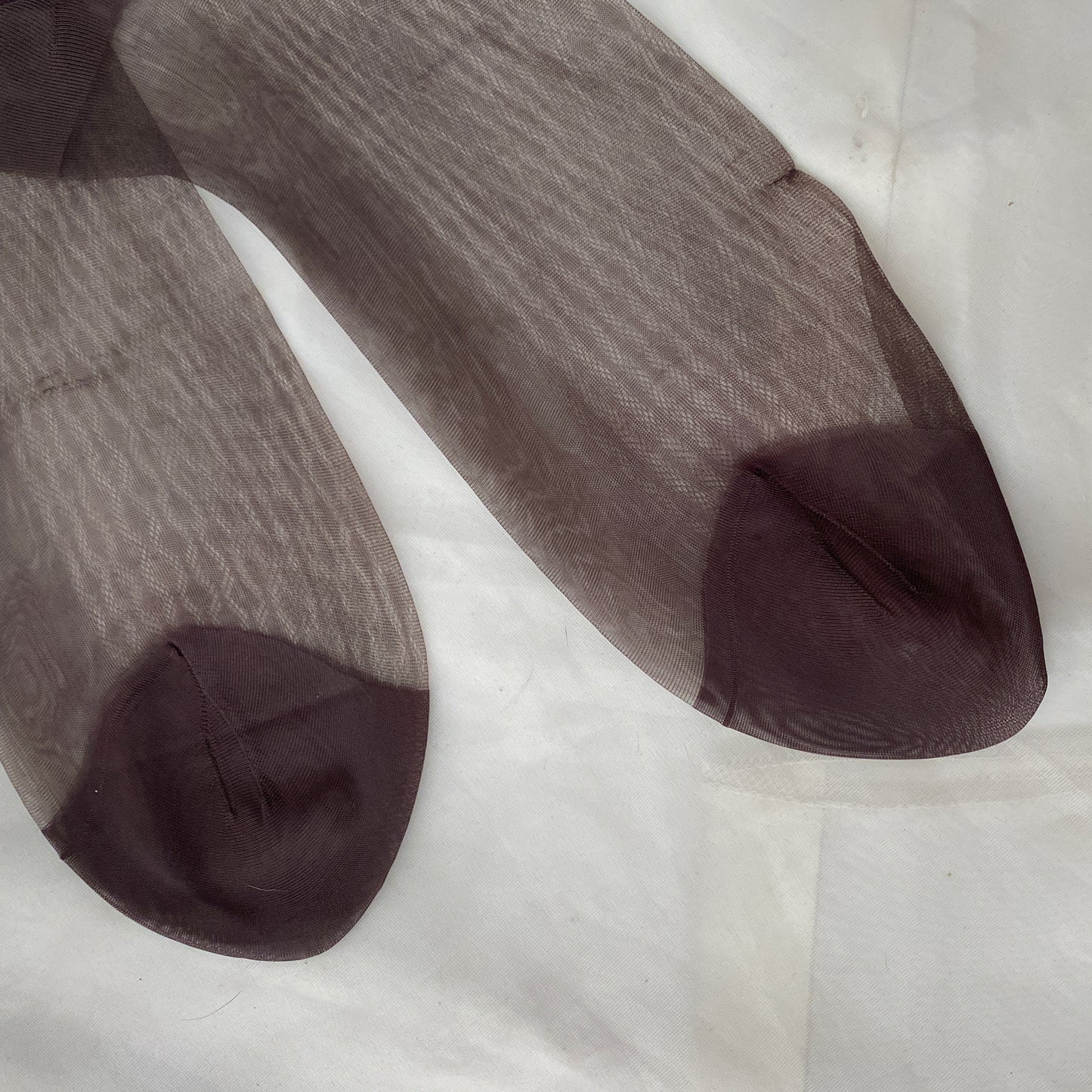 Vintage 1950's Stockings | Seamless Deep Mocha Argyle Pattern Nylon | Size 10, 10.5 | Round the Clock