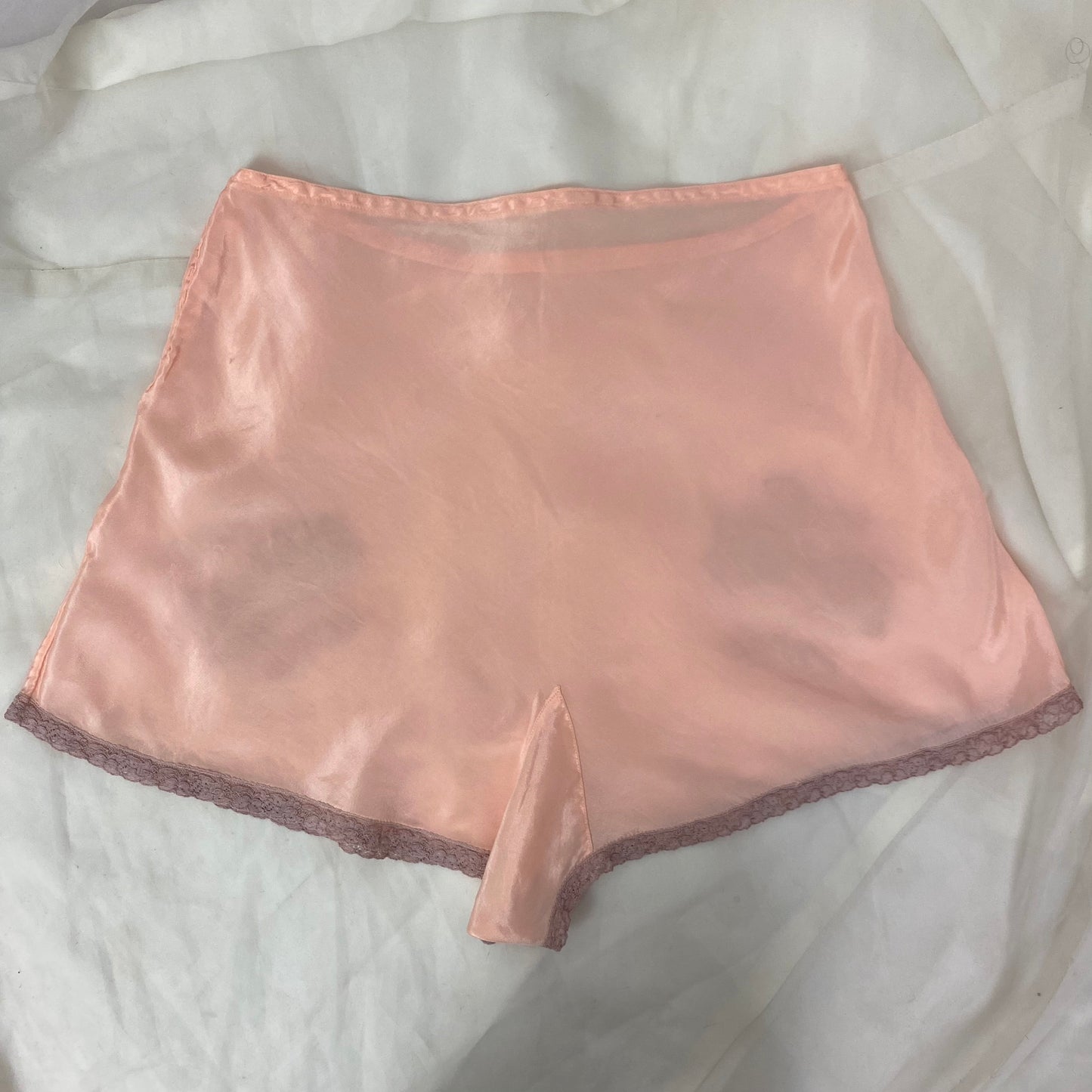 Vintage 1930's Tap Pants | Rich Petal Pink Silk with Deep Blush Lace Appliqué | Size S