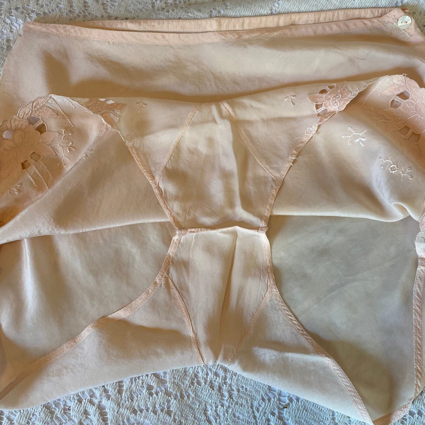 Vintage 1930's Tap Pants | Creamy Peach Silk with Floral Appliques & Embroidery | Size XS