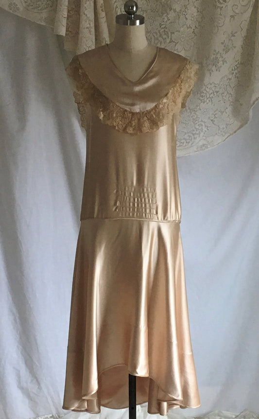 Vintage 1920's Dress | Gold Liquid Silk Charmeuse & Alençon Lace | Drop Waist Flapper Formal Gown | Couture by Madame Clarisse | Size XS - Daggers & Dames