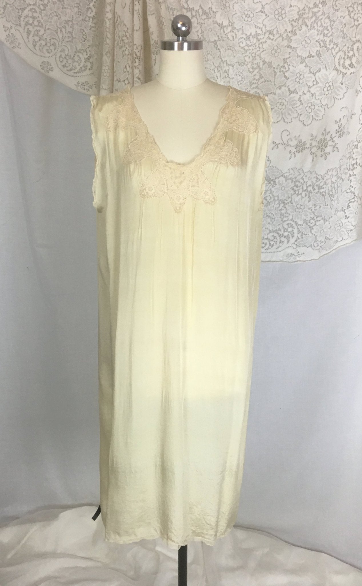 Vintage 1920's Nightgown | Gold Tissue Silk with Tambour Lace & Black Ribbon Tie | Size Free - Daggers & Dames