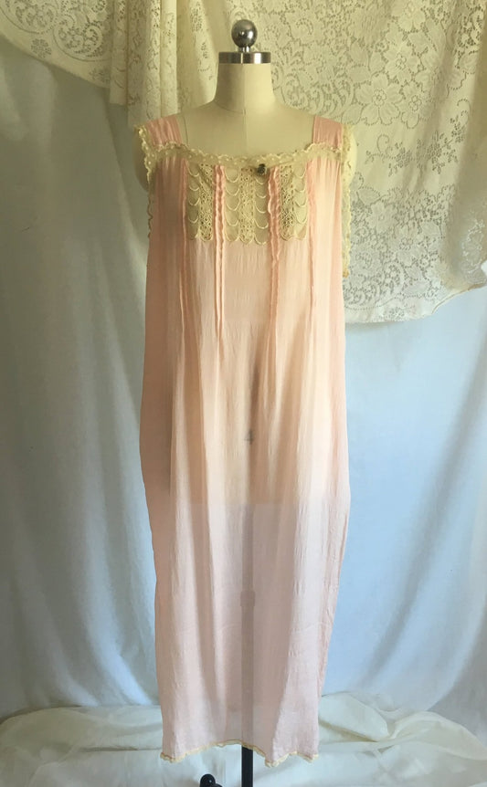 Vintage 1920's Nightgown | Pale Pink Tissue Silk with Ivory Eyelet Lace | Flapper Lingerie | Boho Dress | Free Size - Daggers & Dames
