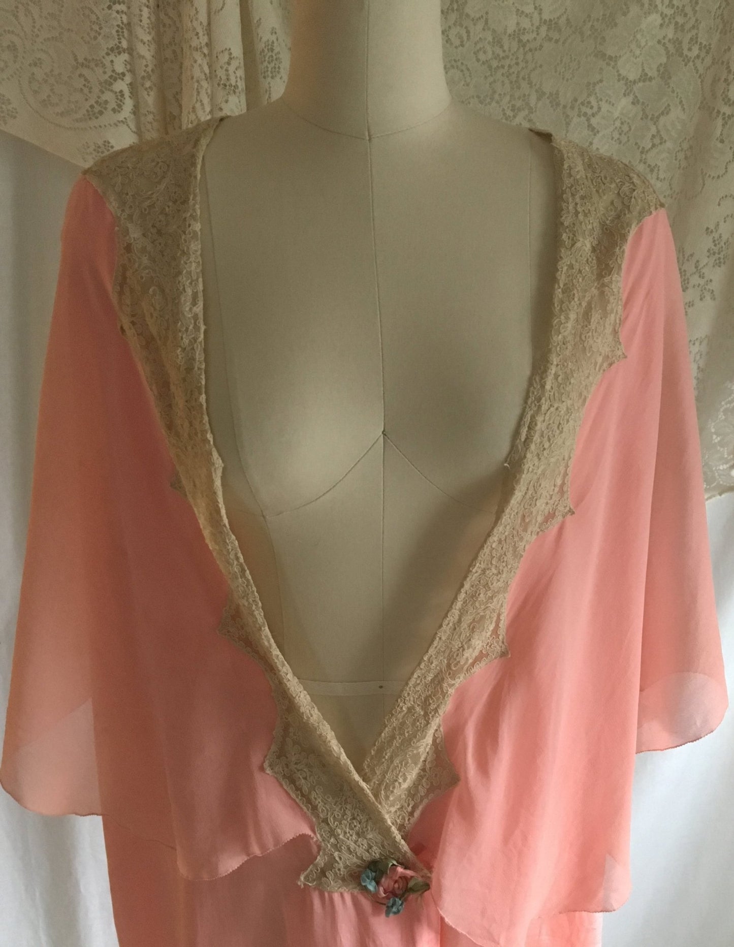 Vintage 1920's Peignoir | Rosy Pink Silk Crepe with Tambour Lace Embroidery | Size XS, S, M - Daggers & Dames