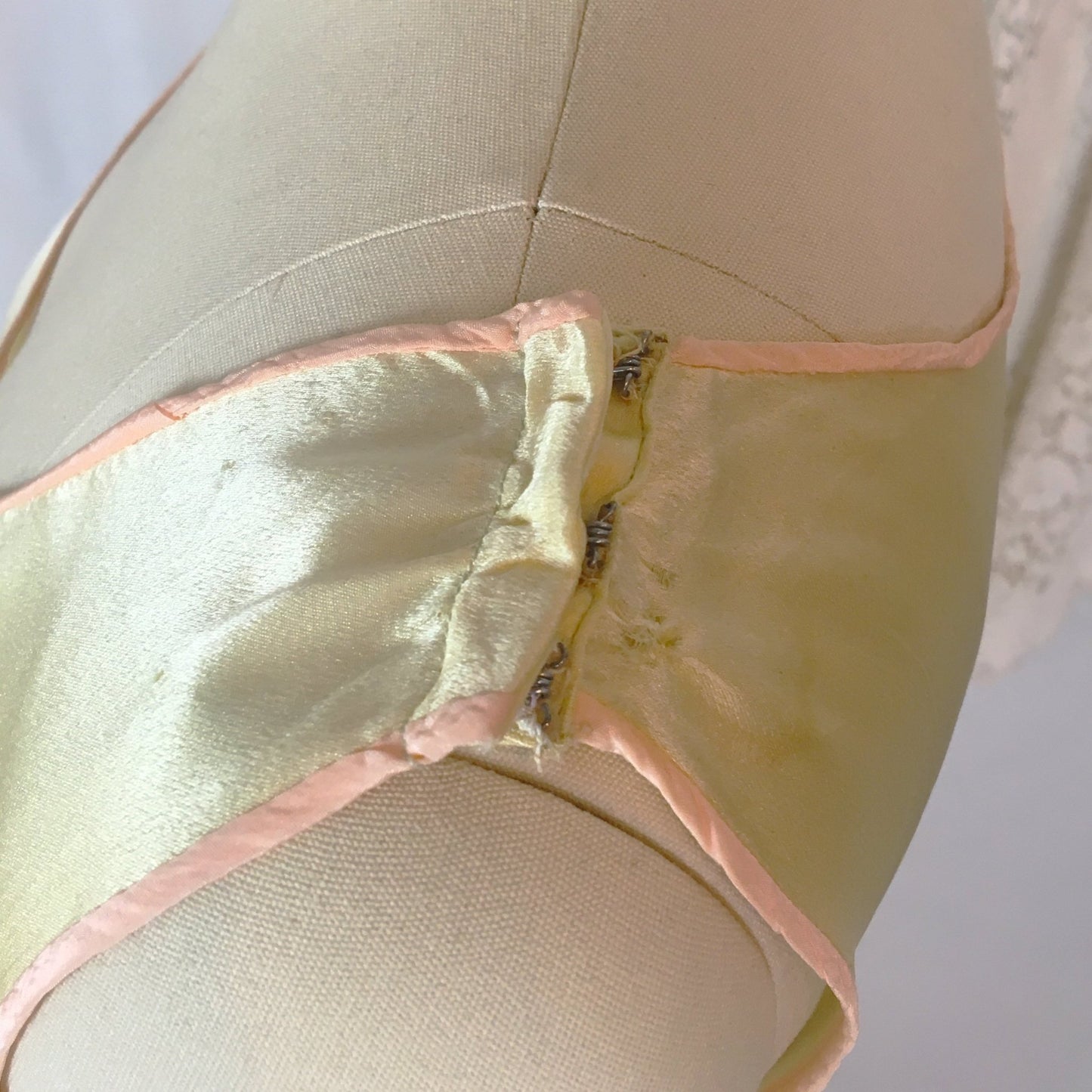 Vintage 1930's Beach Pajama Jumpsuit | Pale Yellow & Light Pink Silk | Size M - Daggers & Dames