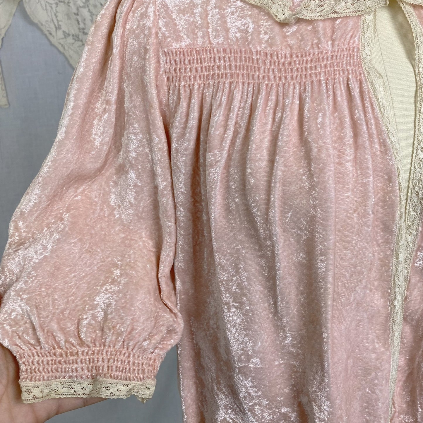 Vintage 1930's Bed Jacket | Victorian Rose Pink Crushed Velvet with Ivory Lace | Size XS, S - Daggers & Dames