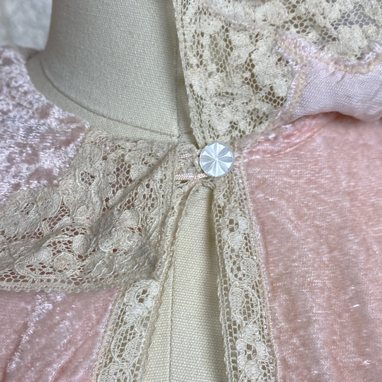 Vintage 1930's Bed Jacket | Victorian Rose Pink Crushed Velvet with Ivory Lace | Size XS, S - Daggers & Dames