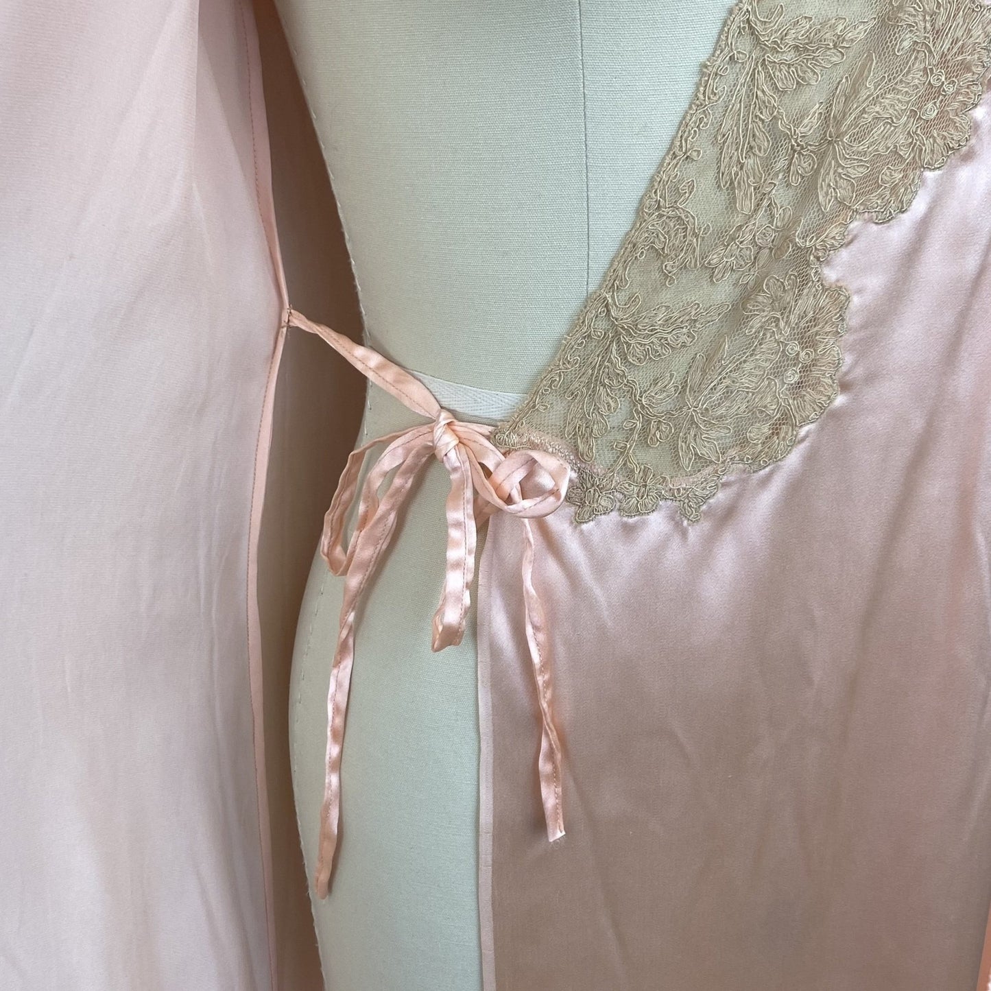 Vintage 1930's Dressing Gown Robe | Rose Gold Silk Charmeuse with Nude Tambour Lace | Size S, M, L -Never Worn - Daggers & Dames