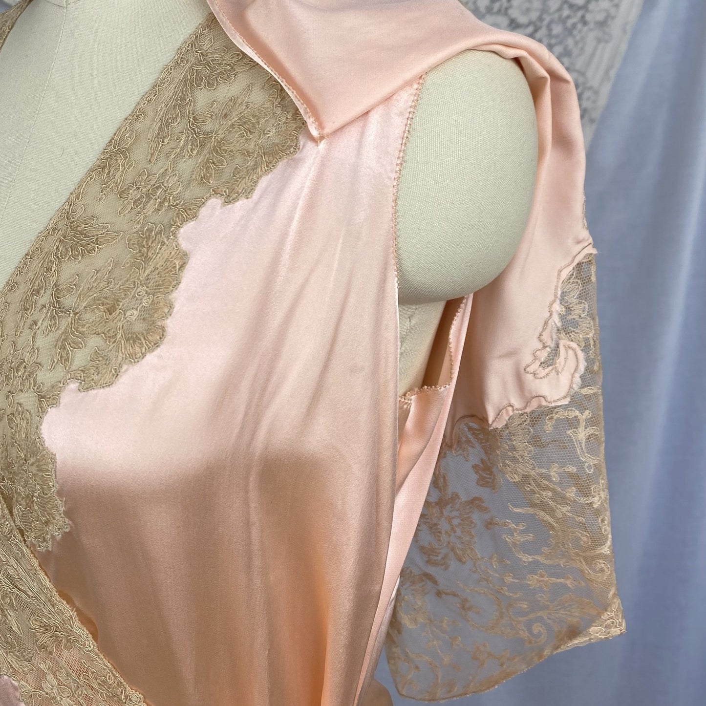 Vintage 1930's Dressing Gown Robe | Rose Gold Silk Charmeuse with Nude Tambour Lace | Size S, M, L -Never Worn - Daggers & Dames
