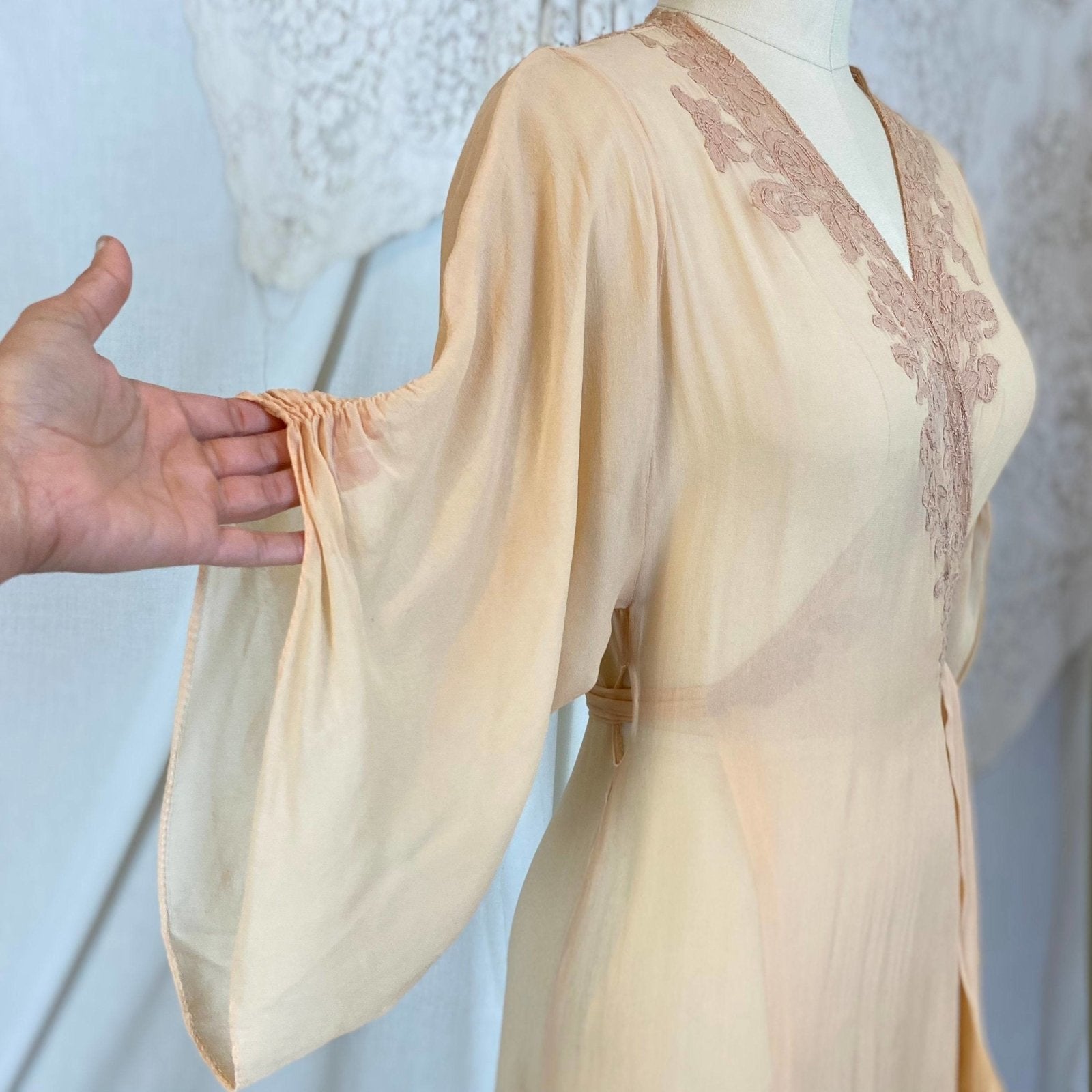 Vintage 1930's Dressing Gown Robe | Sheer Peach Silk Chiffon with Mauve Floral Embroidery | Size XS, S, M - Daggers & Dames