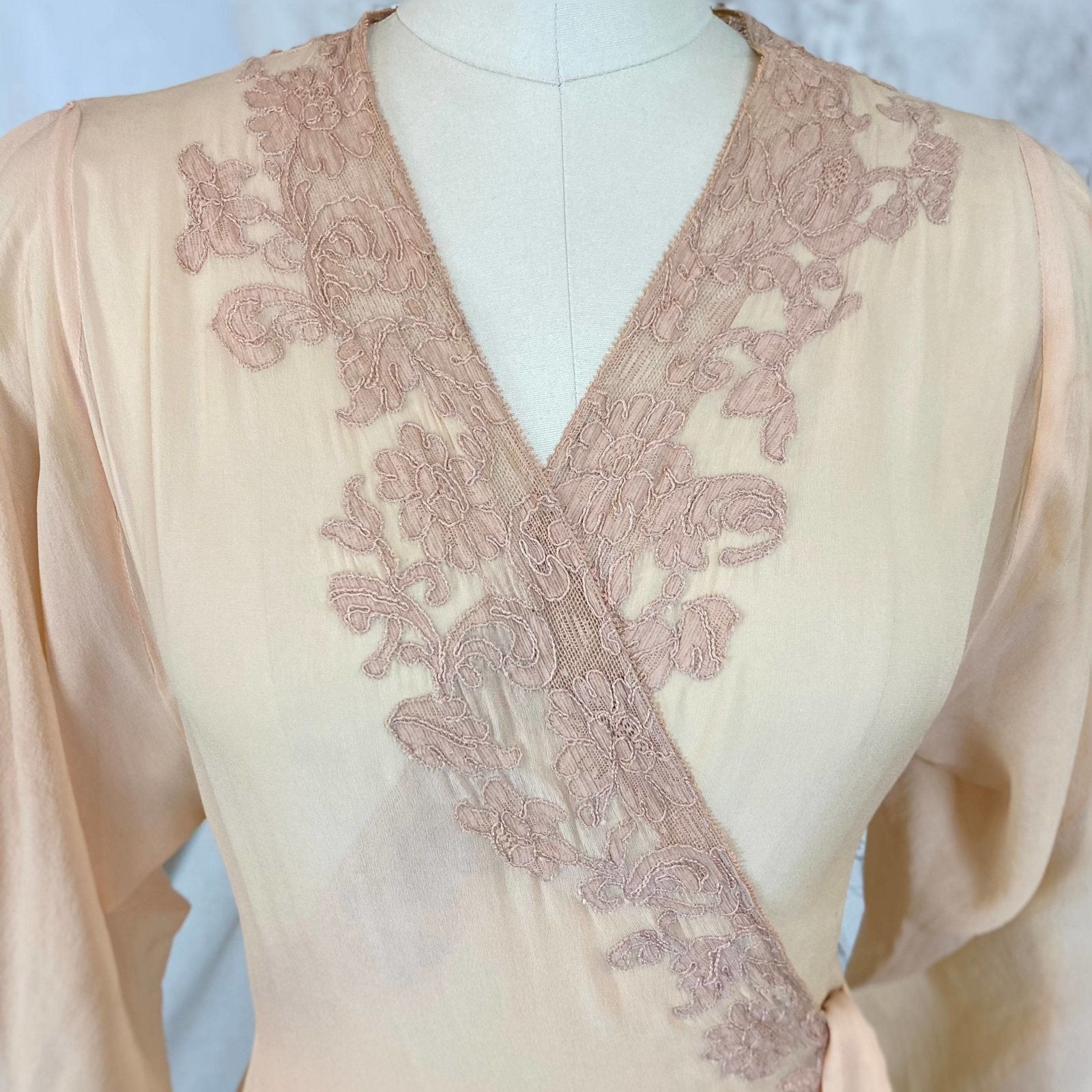 Vintage 1930's Dressing Gown Robe | Sheer Peach Silk Chiffon with Mauve Floral Embroidery | Size XS, S, M - Daggers & Dames