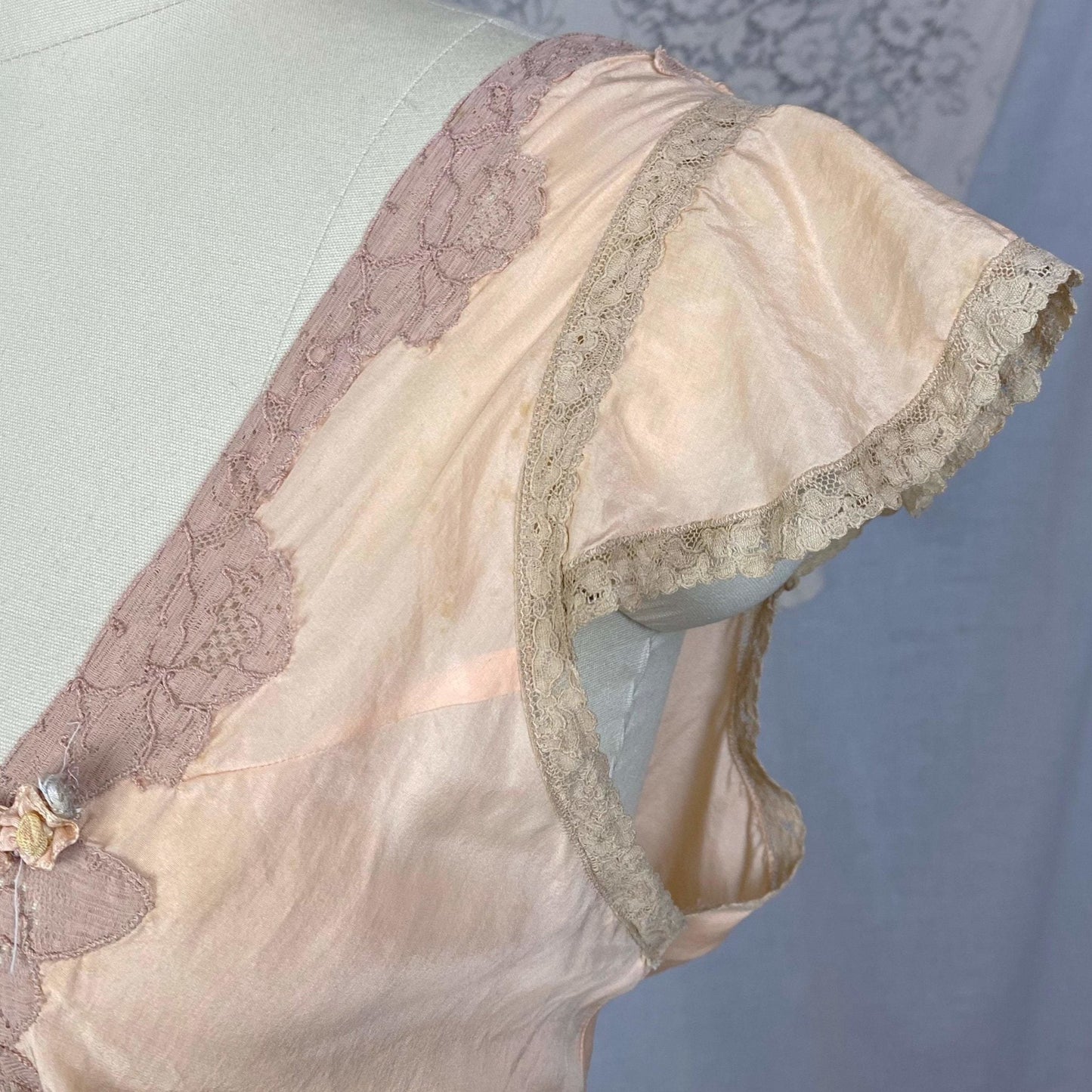Vintage 1930's Nightgown | Rich Peach Silk with Deep Nude Lace & Silk Rosettes | Size LG | Reliance - Daggers & Dames