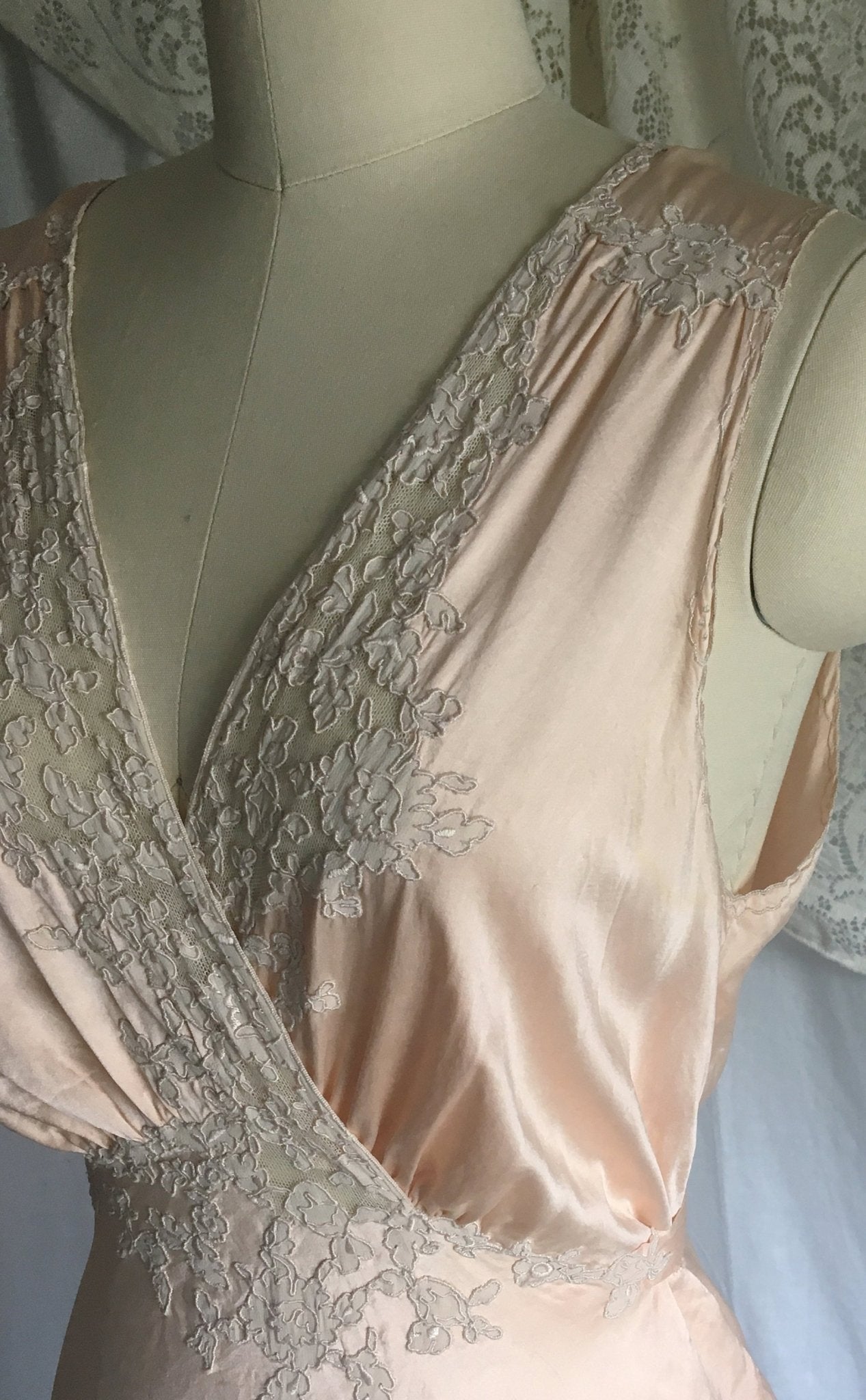 Vintage 1930's Nightgown | Rose Gold Silk with Embroidered Lace Tulle | Size M, LG - Daggers & Dames