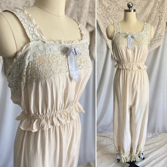 Vintage 1930's Pajama Set | Buttercream White Rayon with Ruffled Floral Lace & Silk Ribbon Bows | Size S, M | Daphne - Daggers & Dames