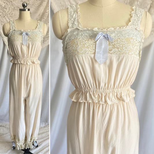 Vintage 1930's Pajama Set | Buttercream White Rayon with Ruffled Floral Lace & Silk Ribbon Bows | Size S, M | Daphne - Daggers & Dames