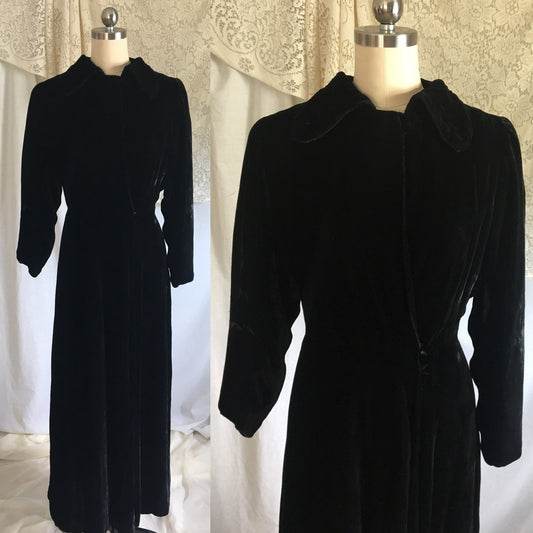 Vintage 1930's Robe | Black Silk Velvet with Champagne Rayon Satin Lining | Size M, LG - Daggers & Dames