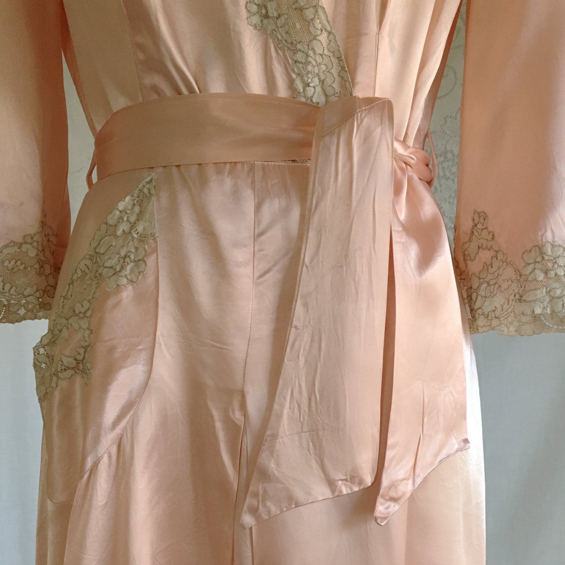Vintage 1930's Robe | Rose Gold Pink Rayon Satin with Embroidered Lace Tulle & Train | Size S, Med - Daggers & Dames