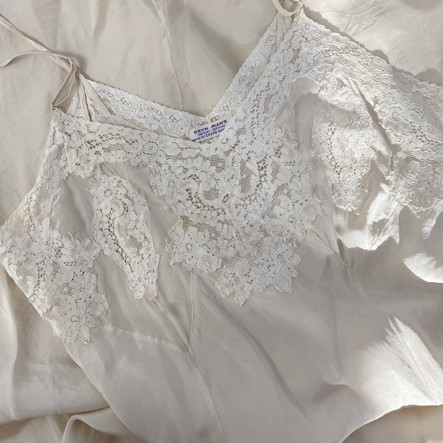 Vintage 1930's Slip | Ivory Silk Crepe Gartiere with Lace | Size XS | Bryn Mawr - Daggers & Dames