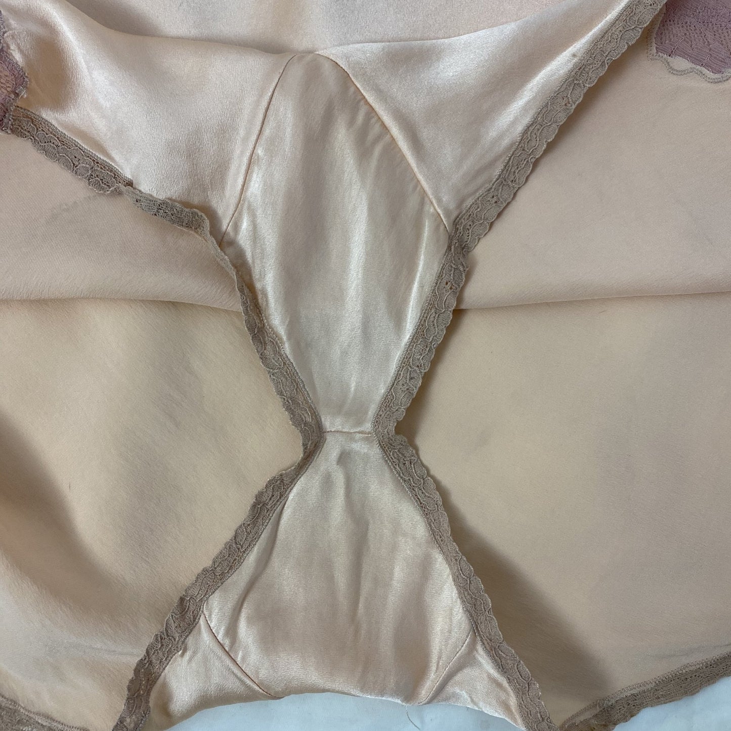 Vintage 1930's Tap Pants | Champagne Pink Silk Charmeuse with Mauve Lace Appliqués | Size M, LG | Franklin, Simon, & Co. - Daggers & Dames