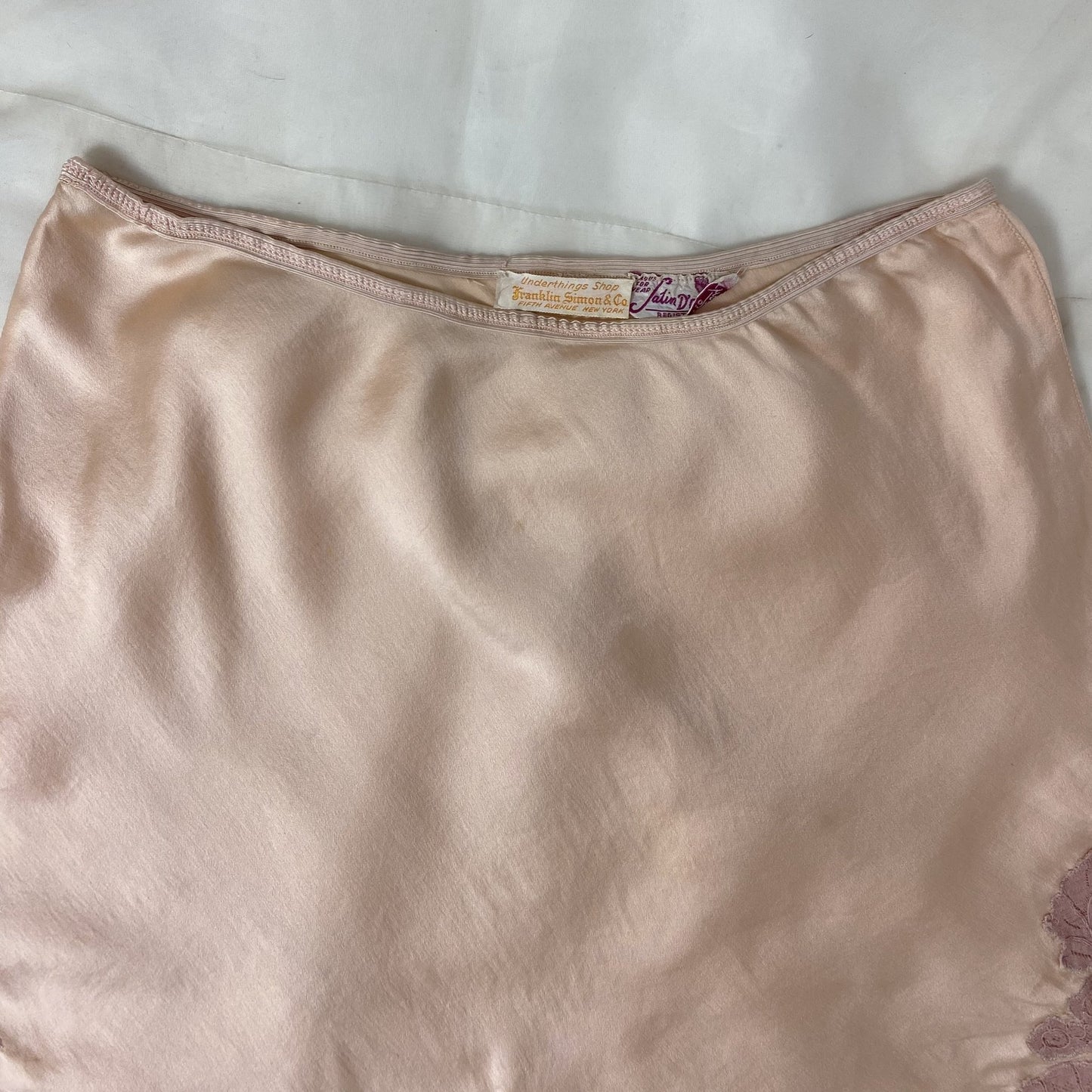 Vintage 1930's Tap Pants | Champagne Pink Silk Charmeuse with Mauve Lace Appliqués | Size M, LG | Franklin, Simon, & Co. - Daggers & Dames