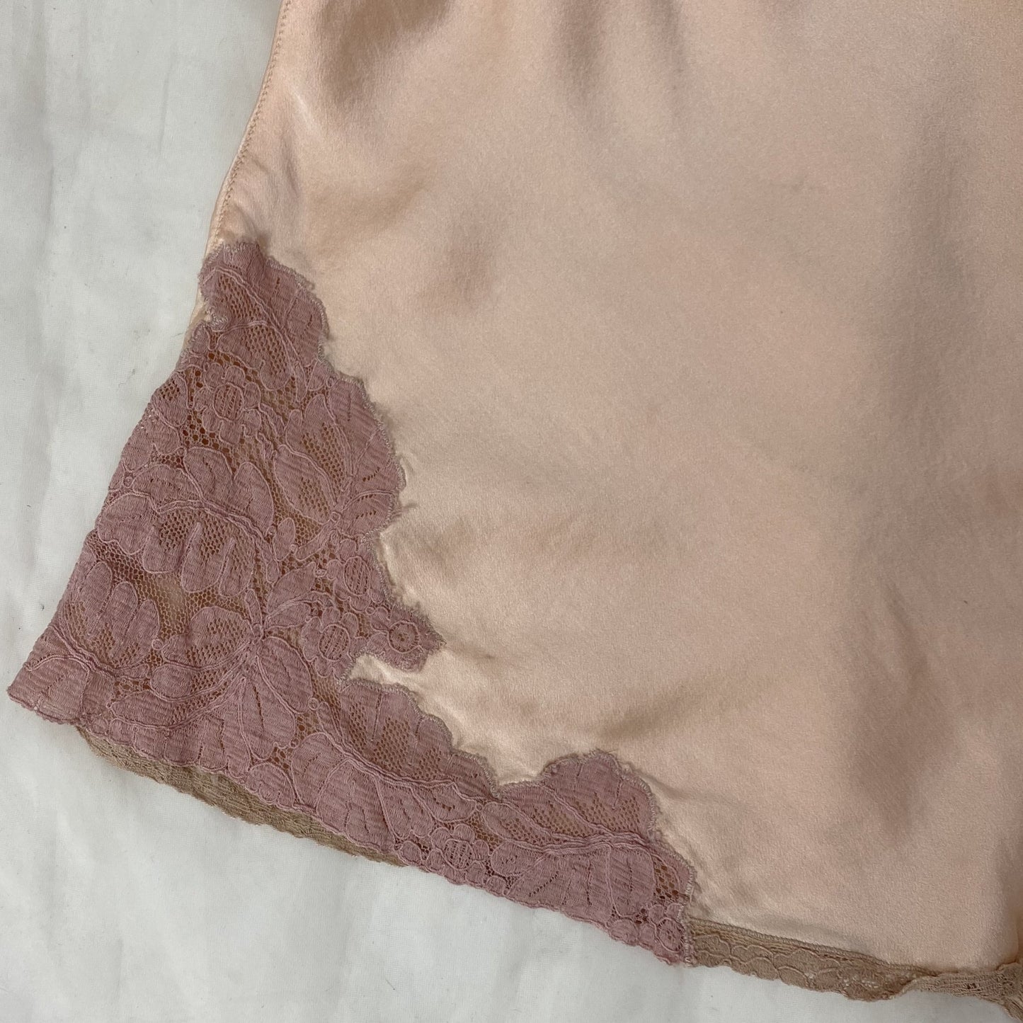 Vintage 1930's Tap Pants | Champagne Pink Silk Charmeuse with Mauve Lace Appliqués | Size M, LG | Franklin, Simon, & Co. - Daggers & Dames