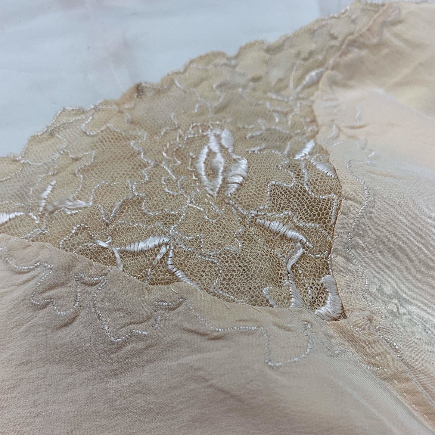 Vintage 1930's Tap Pants | Champagne Silk with Embroidered Crepe Appliqué | Size XS - Daggers & Dames
