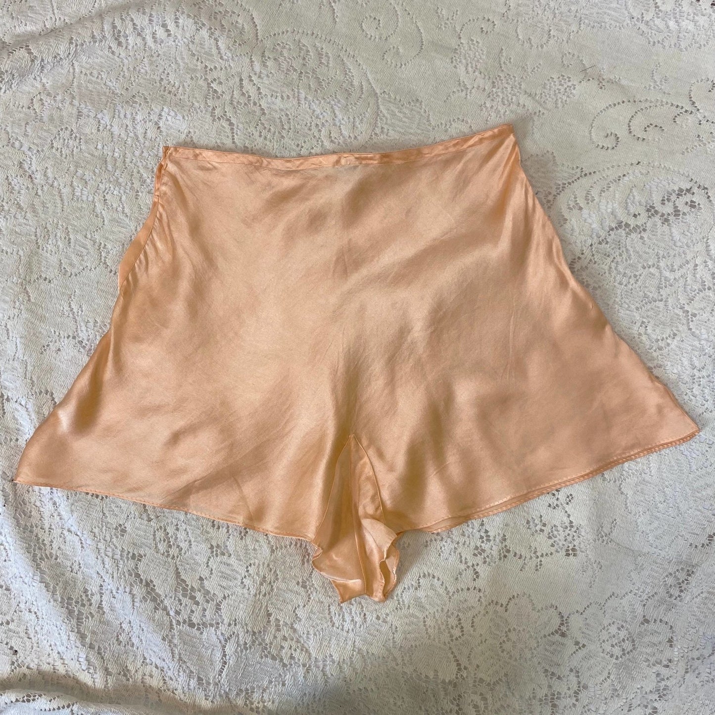 Vintage 1930's Tap Pants | Hand Stitched Rich Peach Silk with Floral Embroidery | Size S, M | Trillium - Daggers & Dames