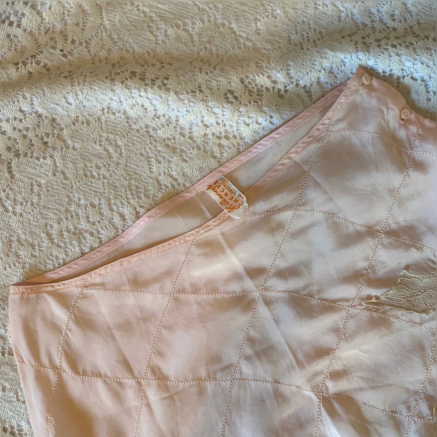 Vintage 1930's Tap Pants | Pale Rosy Peach Silk with Nude Lace & Diamond Stitching | Size S, M | J.C. Penney - Daggers & Dames