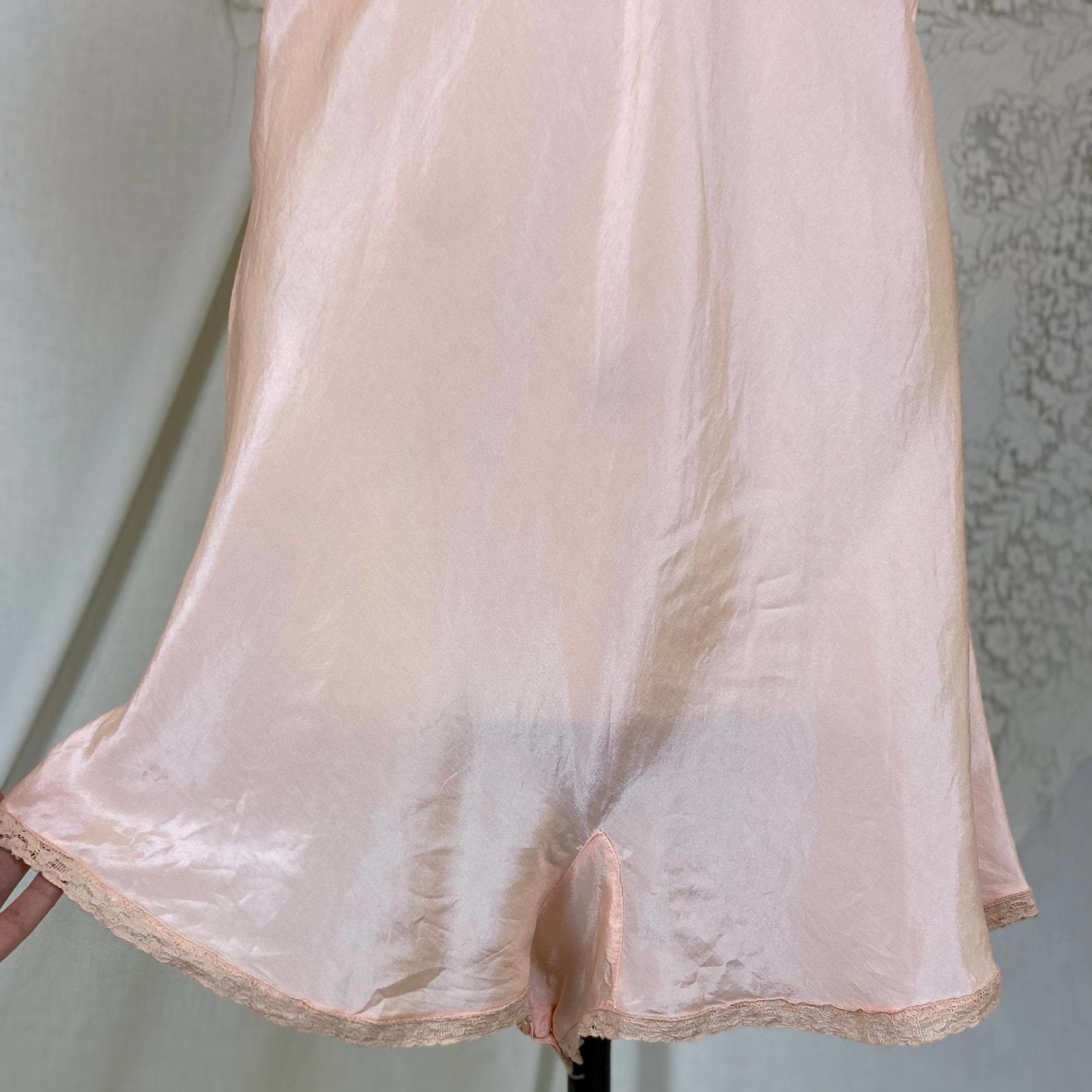 Vintage 1930's Teddy Chemise | Pale Peach Silk with Mocha Floral Lace | Size M, LG - Daggers & Dames