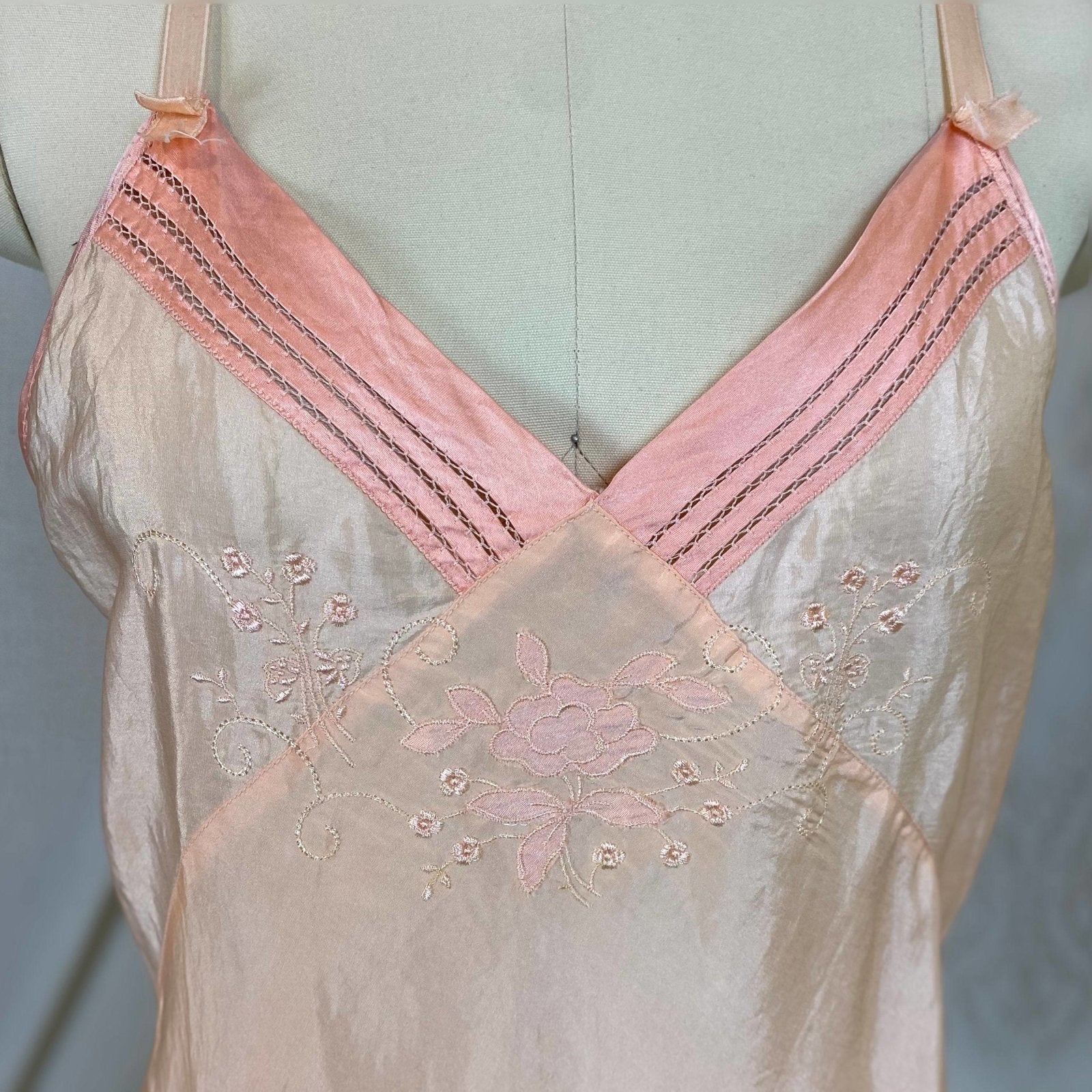 Vintage 1930's Teddy Chemise | Pale Peachy Pink Silk with Satin Trim & Floral Embroidery | Size M, LG - Daggers & Dames