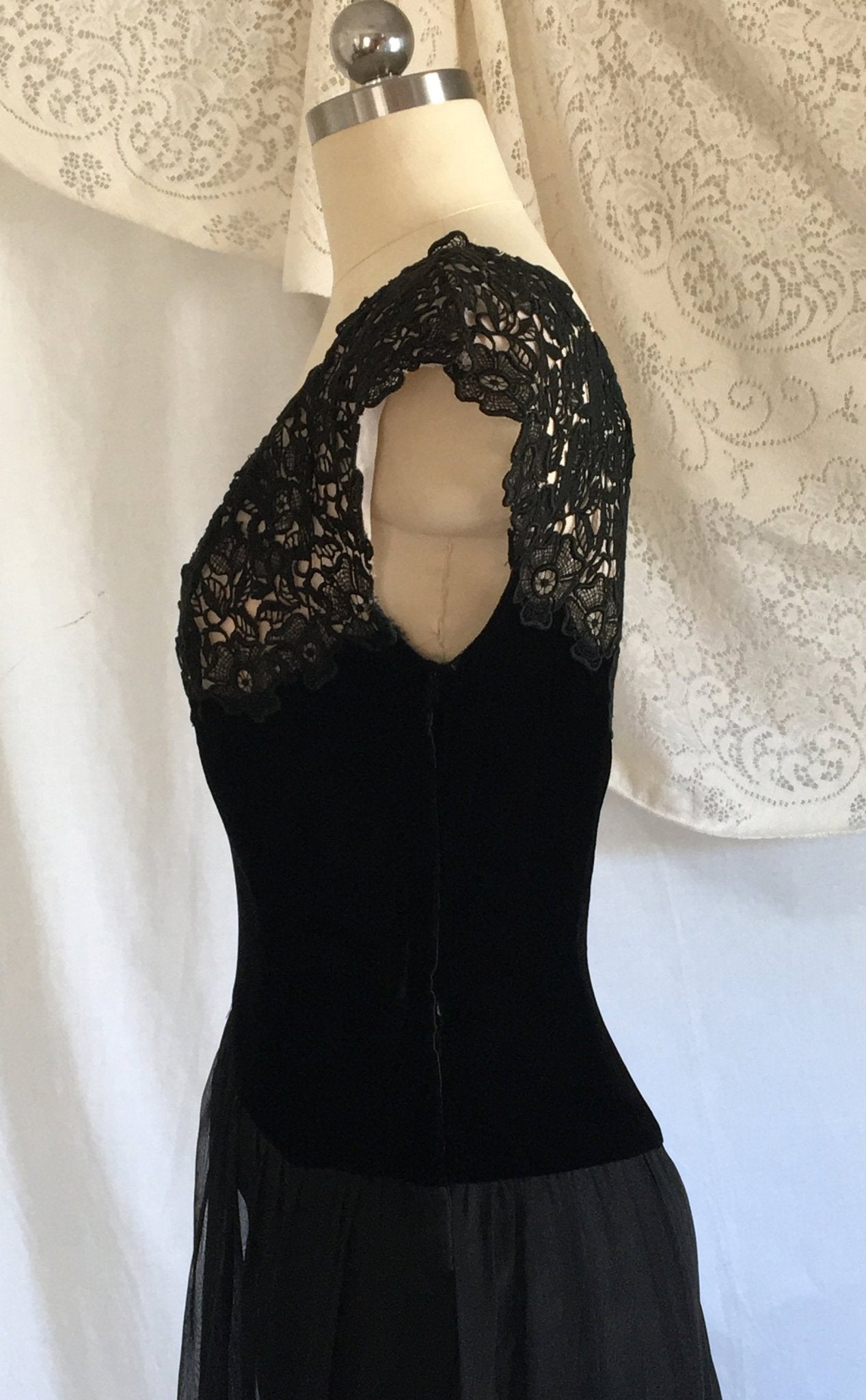 Vintage 1940's Dress | Black Velvet & Chiffon with Lace | Evening Gown | Off Shoulder | Size S - Daggers & Dames