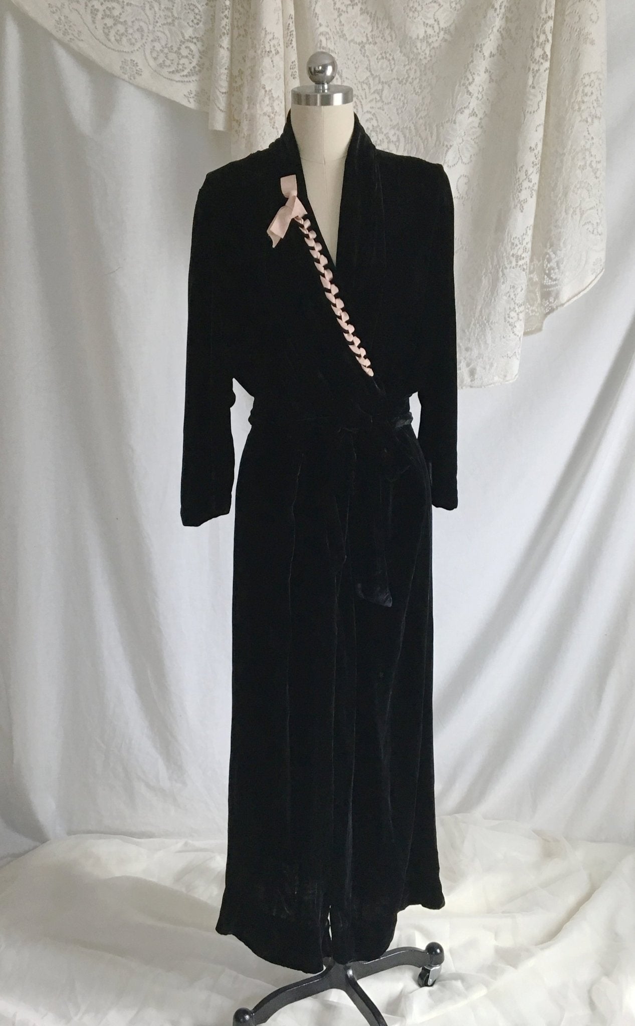 Vintage 1940's Dressing Gown | Black Silk Velvet with Powder Pink Ribbon | Bias Cut Step In Robe | Size S, M, LG - Daggers & Dames