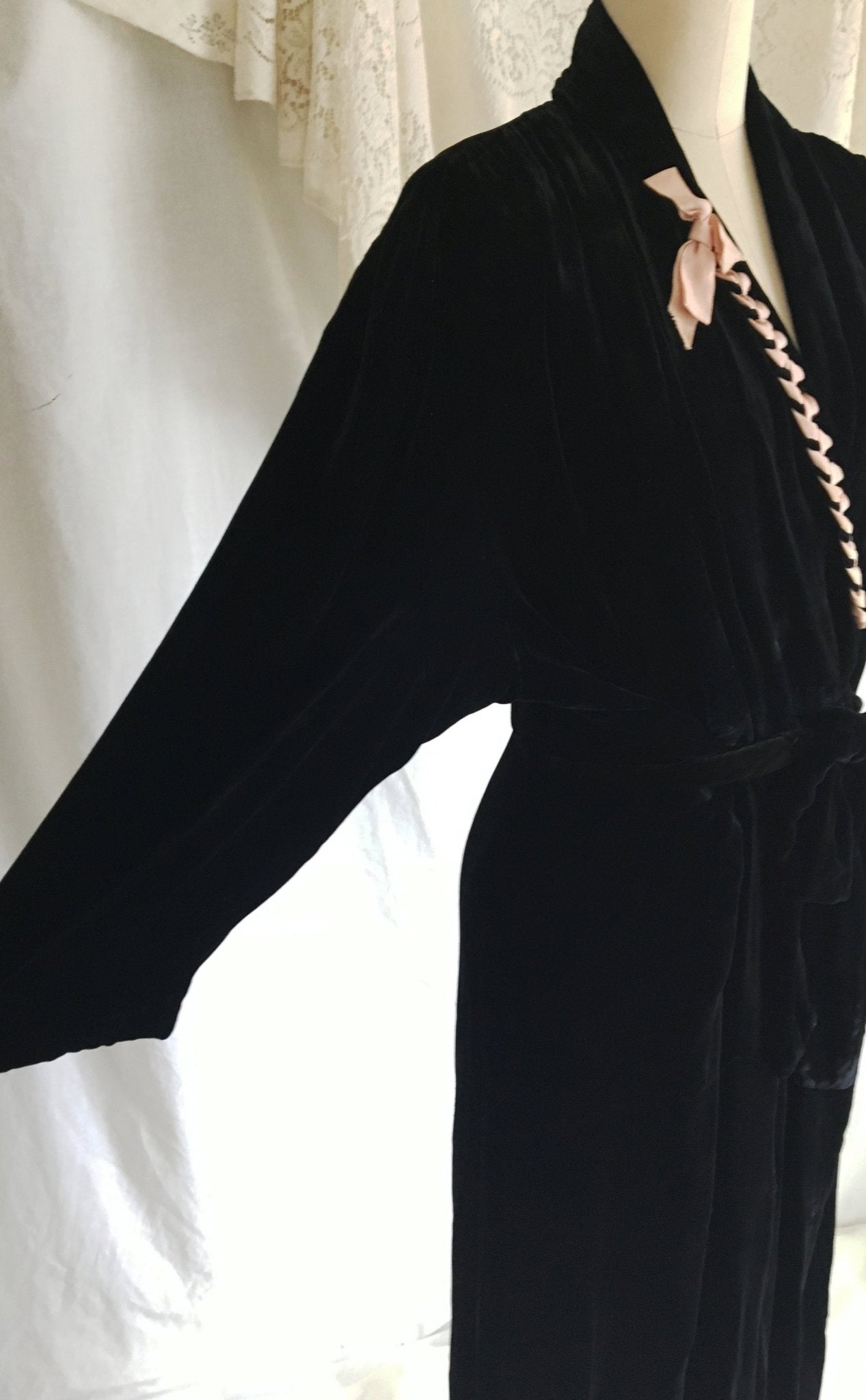 Vintage 1940's Dressing Gown | Black Silk Velvet with Powder Pink Ribbon | Bias Cut Step In Robe | Size S, M, LG - Daggers & Dames