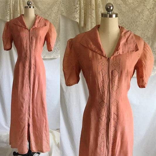 Vintage 1940's Dressing Gown Robe | Coral Pink Acetate with Embroidery & Princess Puff Sleeves | Size LG - Daggers & Dames