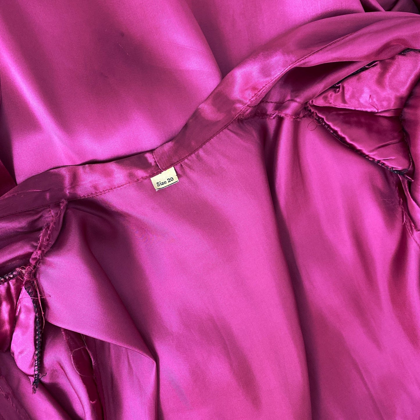 Vintage 1940's Dressing Gown Robe | Merlot Red Rayon Satin with Scalloped Edging | Size S, M, L | Never Worn - Daggers & Dames