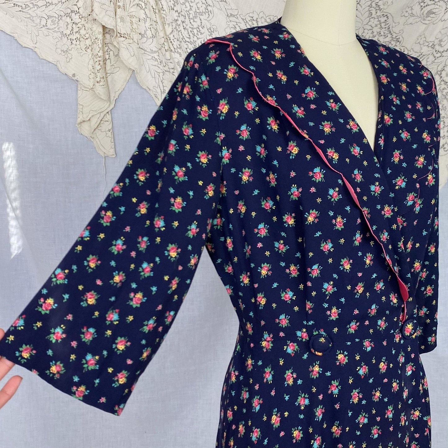 Vintage 1940's Dressing Gown Robe | Navy Blue Brushed Rayon with Floral Print | Size M, LG | Kamore - Daggers & Dames