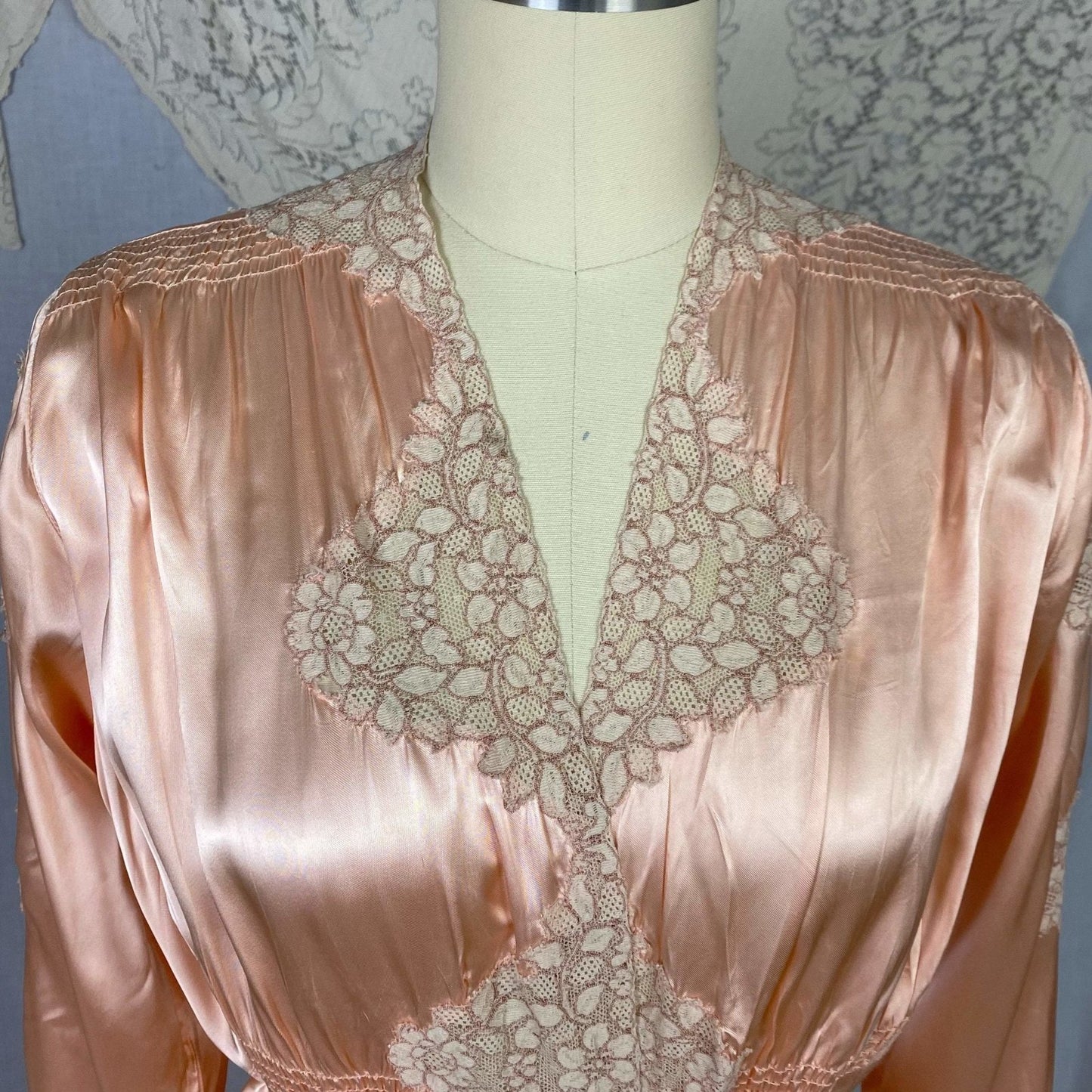 Vintage 1940's Dressing Gown Robe | Rose Peach Rayon Satin with Ivory Alençon Lace | Size XS, S - Daggers & Dames