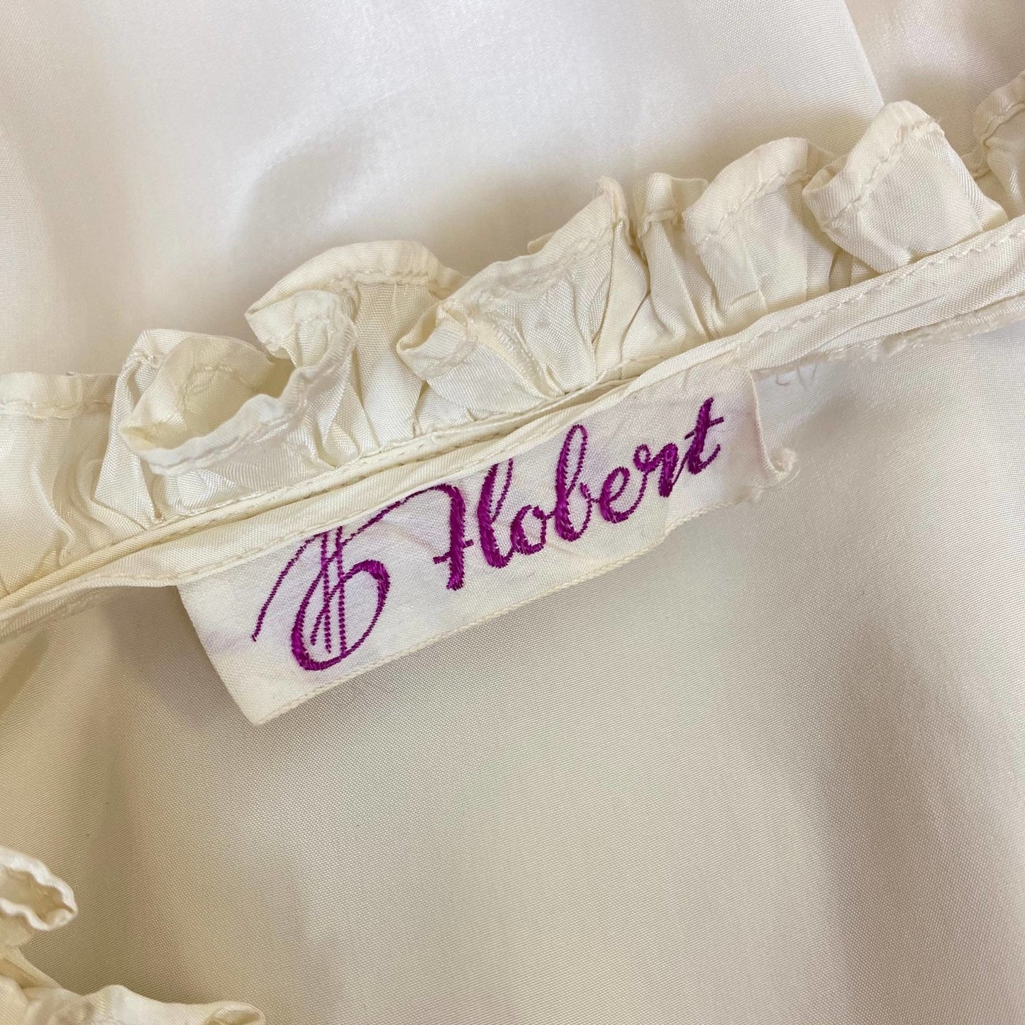 Vintage 1940's Dressing Gown Robe | Silky White Rayon with Ruffles | Size XS | Flobert - Daggers & Dames