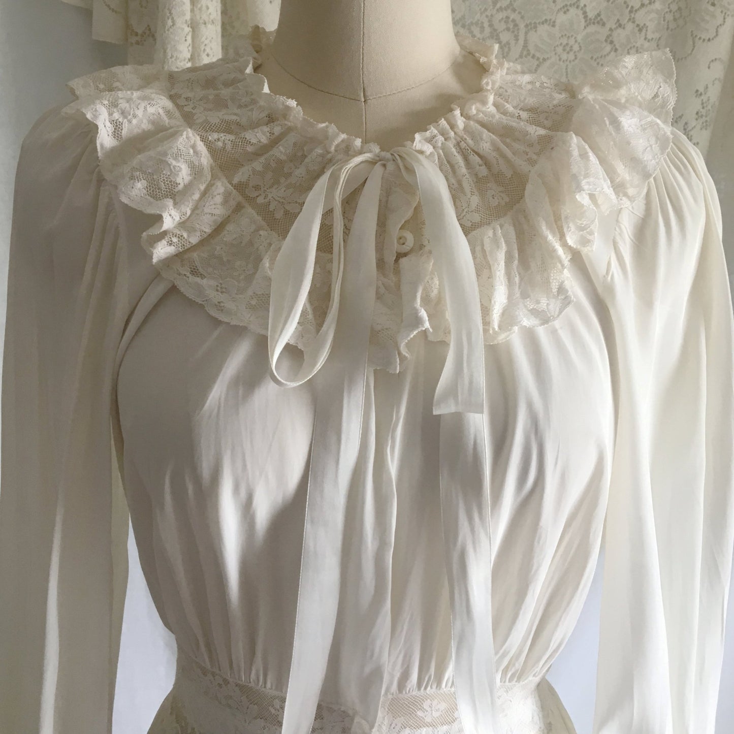 Vintage 1940's Dressing Gown Robe | White Rayon with Lace & Ruffles | Radcliffe Lingerie | Size XS, S - Daggers & Dames