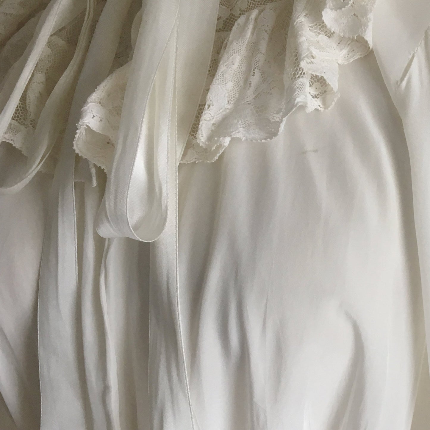 Vintage 1940's Dressing Gown Robe | White Rayon with Lace & Ruffles | Radcliffe Lingerie | Size XS, S - Daggers & Dames